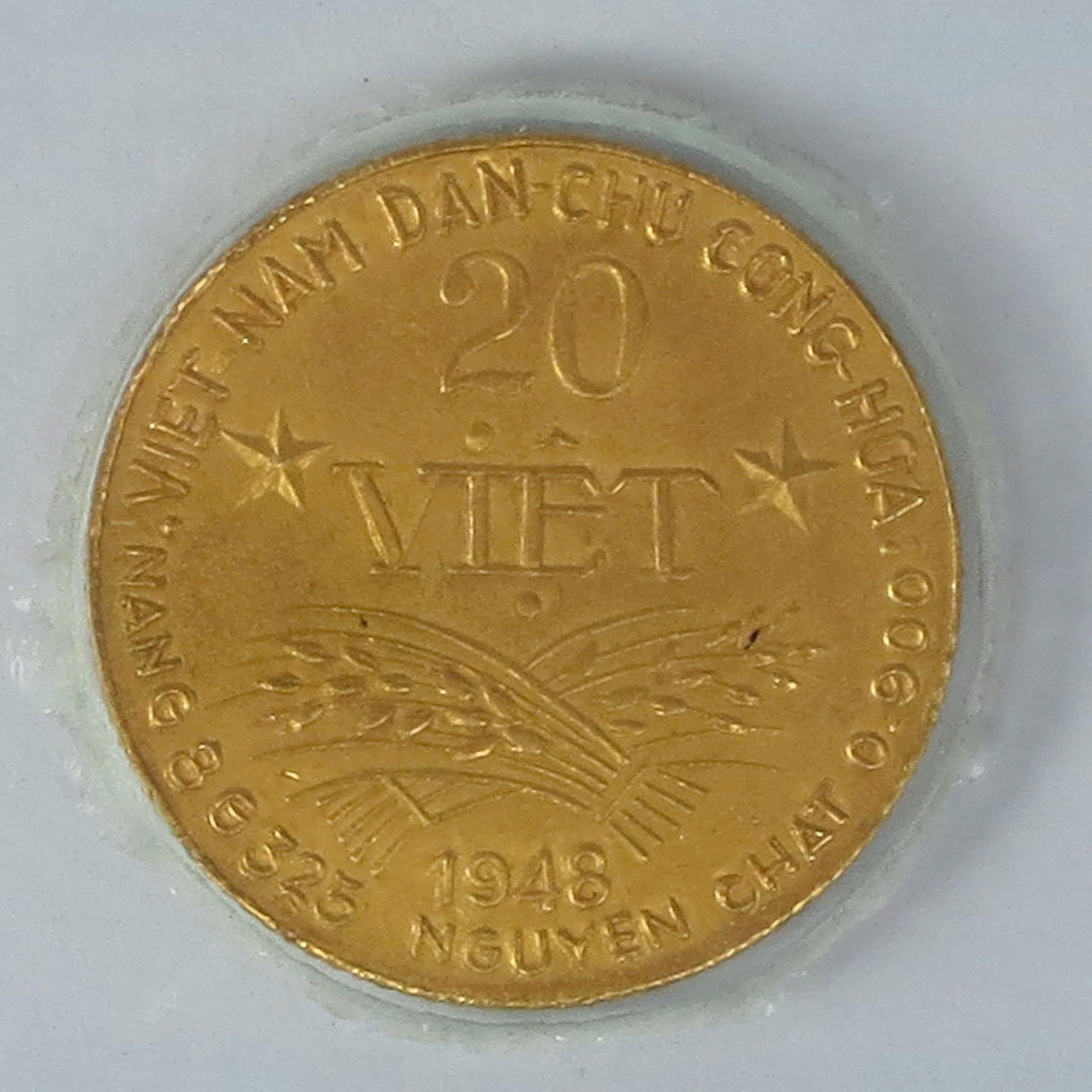 دنبال سکههای طلایی که عمو هو به افراد مهم داده بود میگشت - عکس ۴. tiền vàng - Ảnh 4.