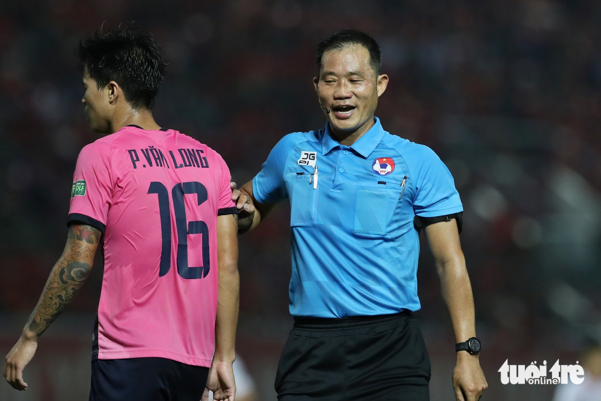 Trọng tài Trần Đình Thịnh từng phải đổi trường dạy học để theo đuổi đam mê - Ảnh 4.