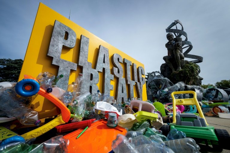 Decision time as plastic pollution treaty talks begin- Ảnh 1.