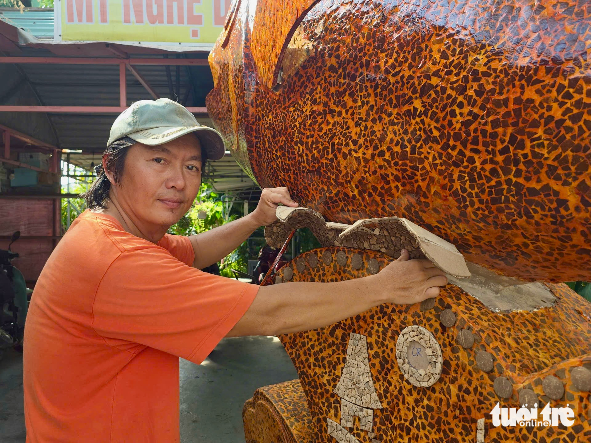 Γιγάντιος τόνος φτιαγμένος από κελύφη καρύδας - Φωτογραφία 2. Cá ngừ đại dương 'khủng' làm từ gáo dừa- Ảnh 2.
