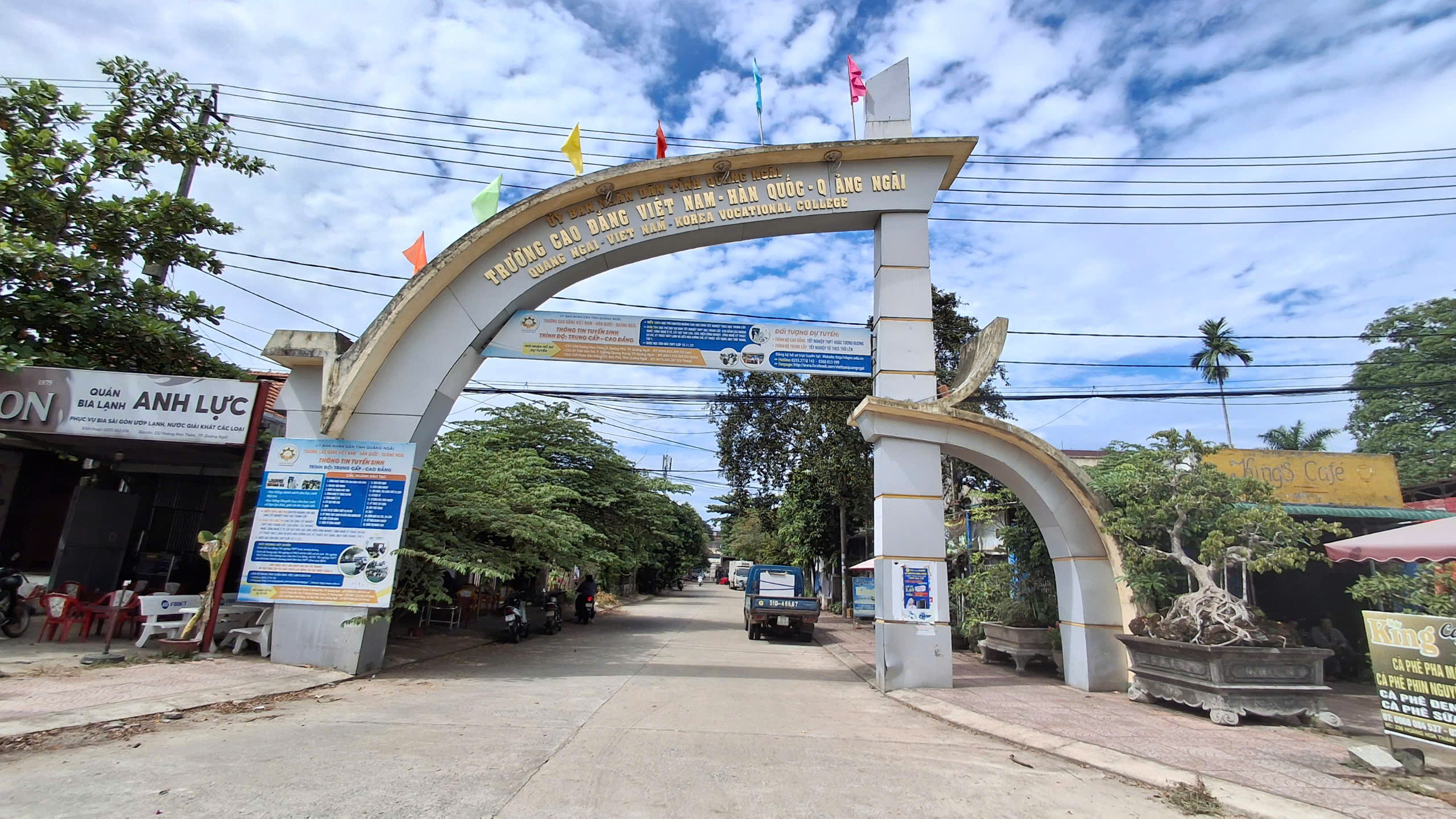 Giảng viên bị trường nợ tiền dạy cả chục năm, chủ tịch Quảng Ngãi yêu cầu giải quyết - Ảnh 1.