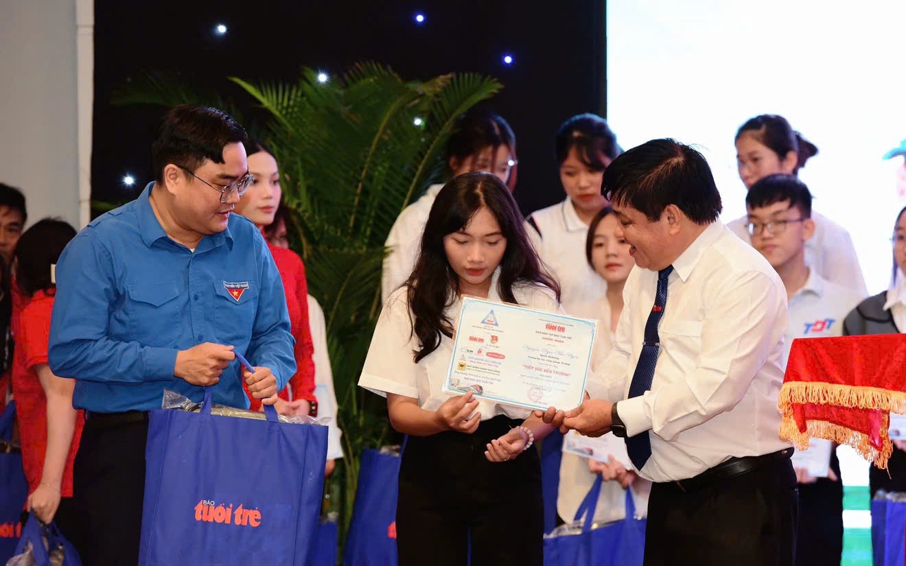 Dạo Tuổi Trẻ Shop, chọn về những sản phẩm lưu niệm cực chất- Ảnh 5.