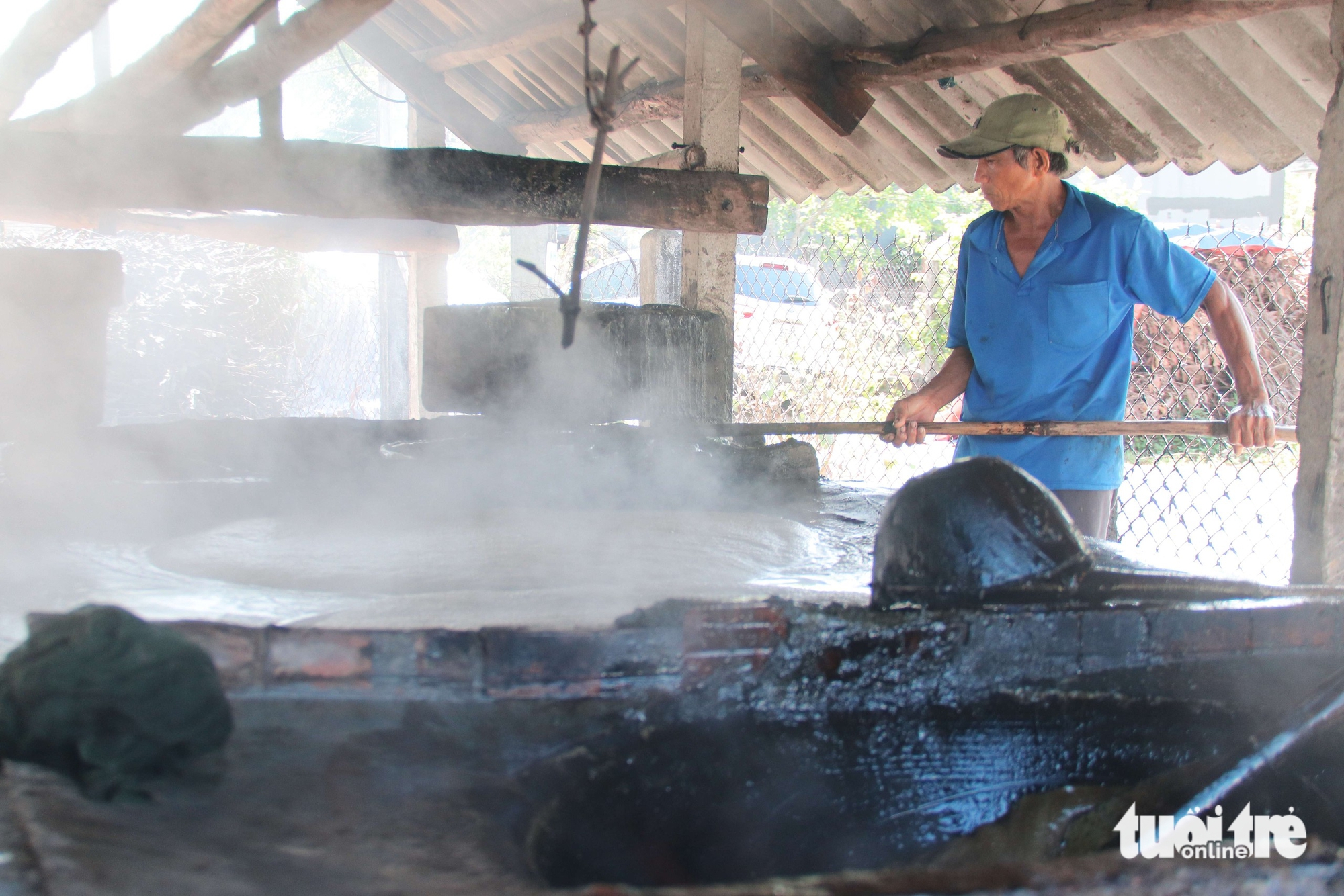 Keeping tradition alive at Da Nang’s last sugar oven- Ảnh 2.