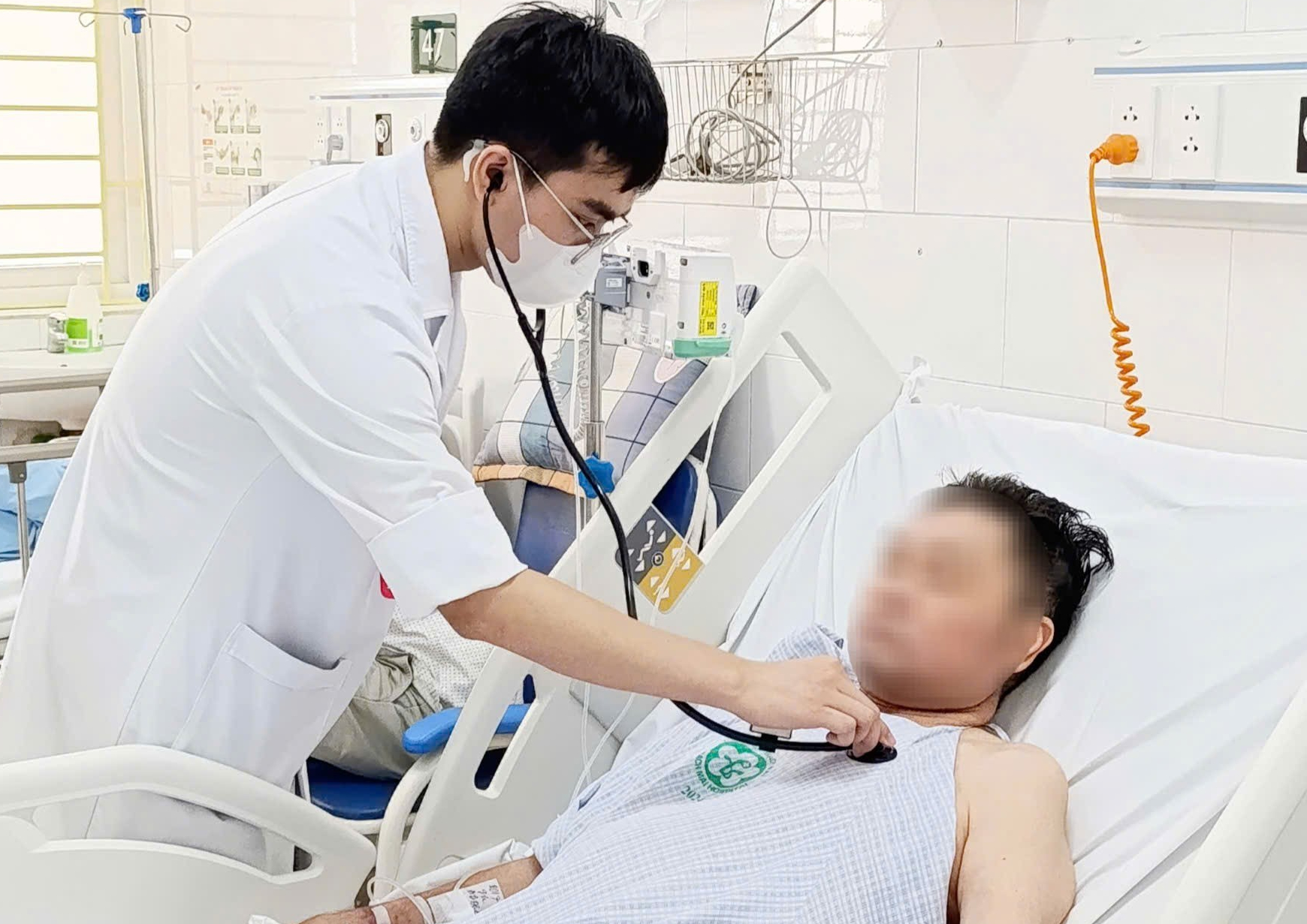 tắm biển - Ảnh 1.