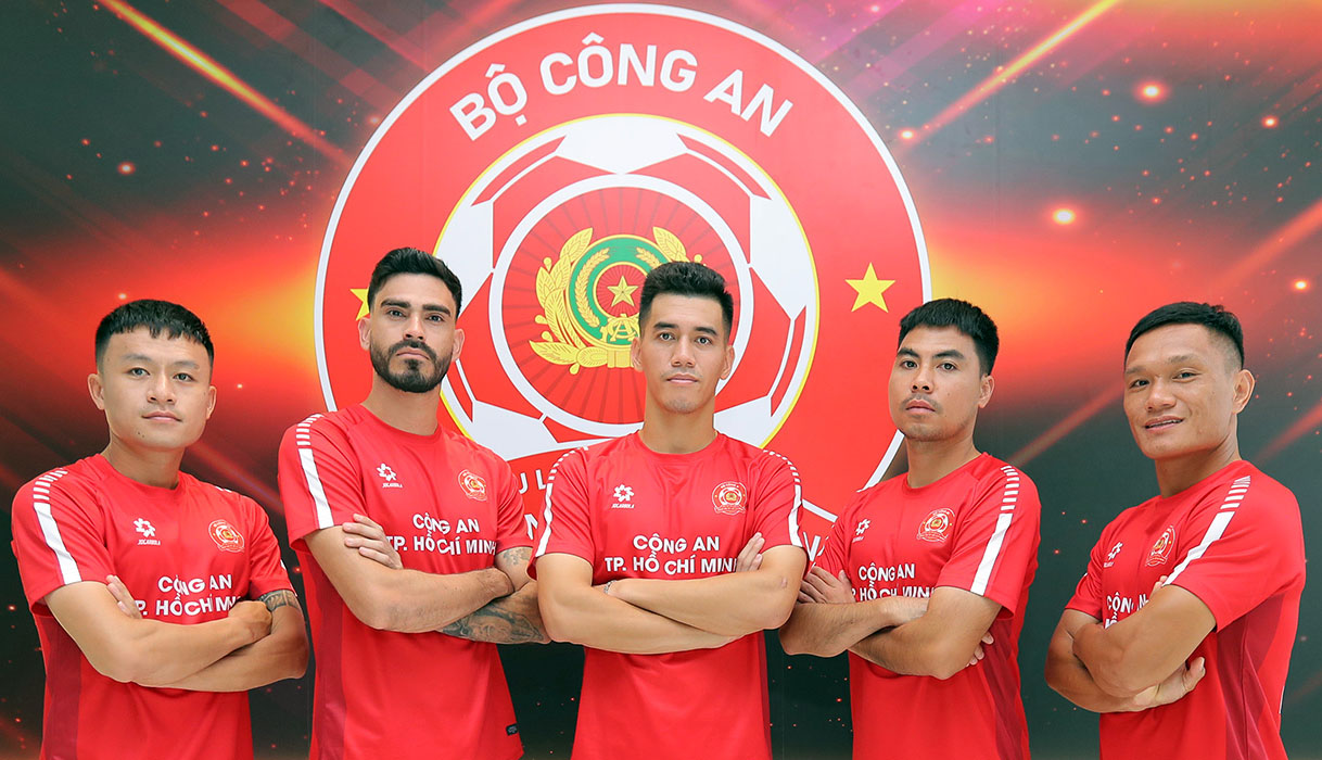 CLB Công an TP.HCM ra mắt dàn sao đón chào sự trở lại - Ảnh 2.