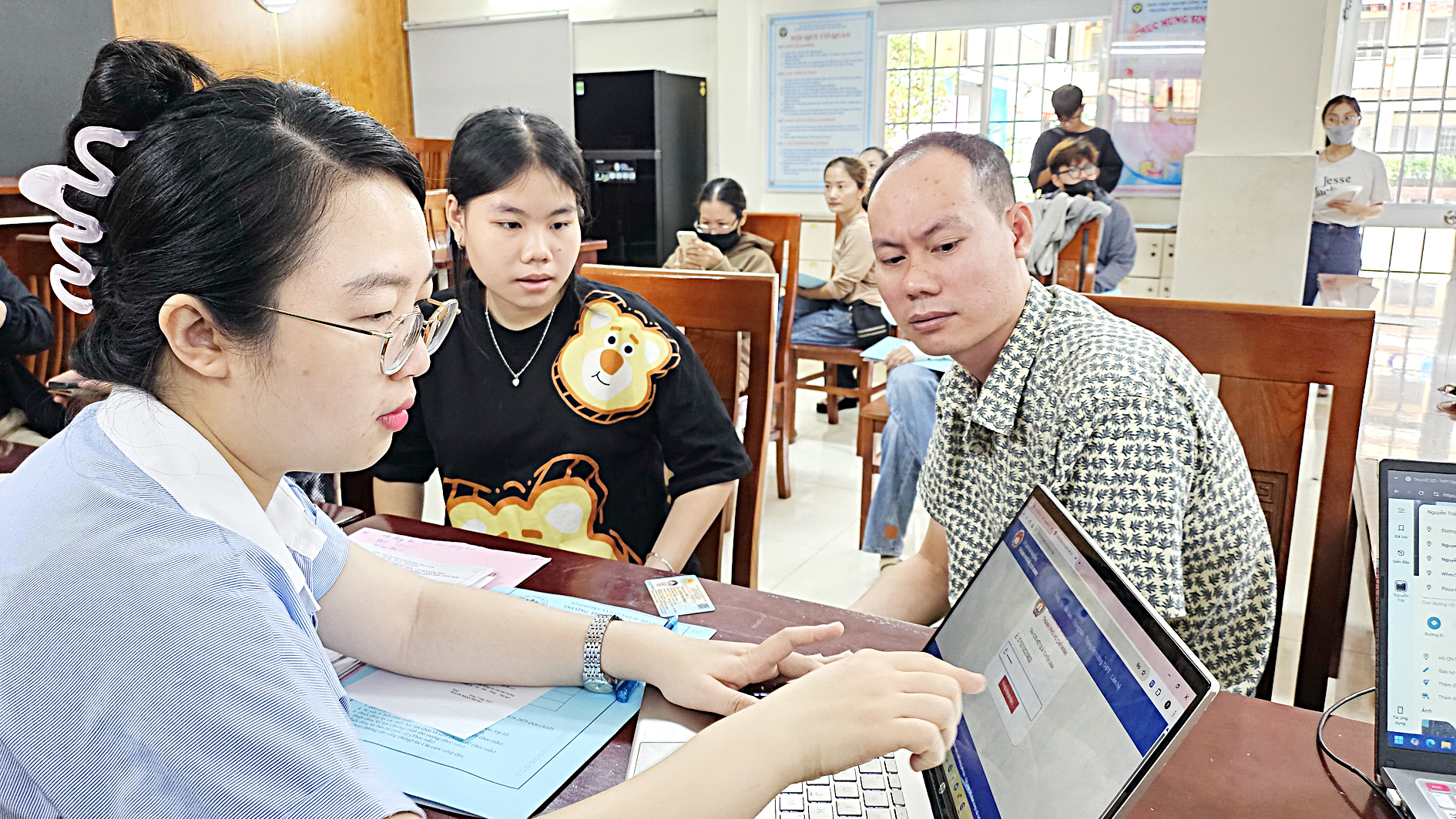 ការបង្រៀន 2 វគ្គ/ថ្ងៃ នៅ 3 កម្រិត៖ អាចបត់បែនបានតាមលក្ខខណ្ឌ និងតម្រូវការ - រូបថត 2. Dạy 2 buổi/ngày ở 3 cấp học: Linh hoạt theo điều kiện và nhu cầu - Ảnh 2.