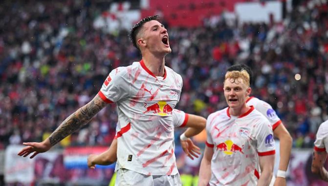 Man United ký hợp đồng trị giá 2.500 tỉ với tiền đạo Benjamin Sesko - Ảnh 1.