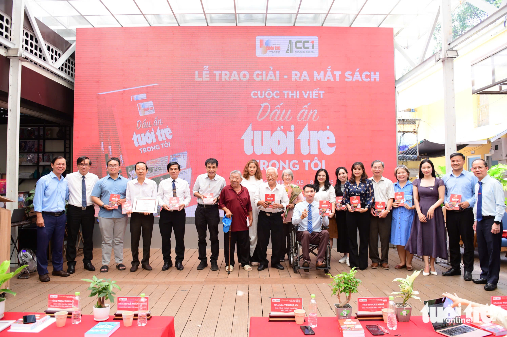 Απονέμοντας το Αποτύπωμα της Νεότητας μέσα μου: Η νεότητα με κάνει να μην τολμάω να ζήσω μια κακή ζωή - Φωτογραφία 1. Trao giải Dấu ấn Tuổi Trẻ trong tôi: Tuổi Trẻ khiến tôi không dám sống xấu đi - Ảnh 1.