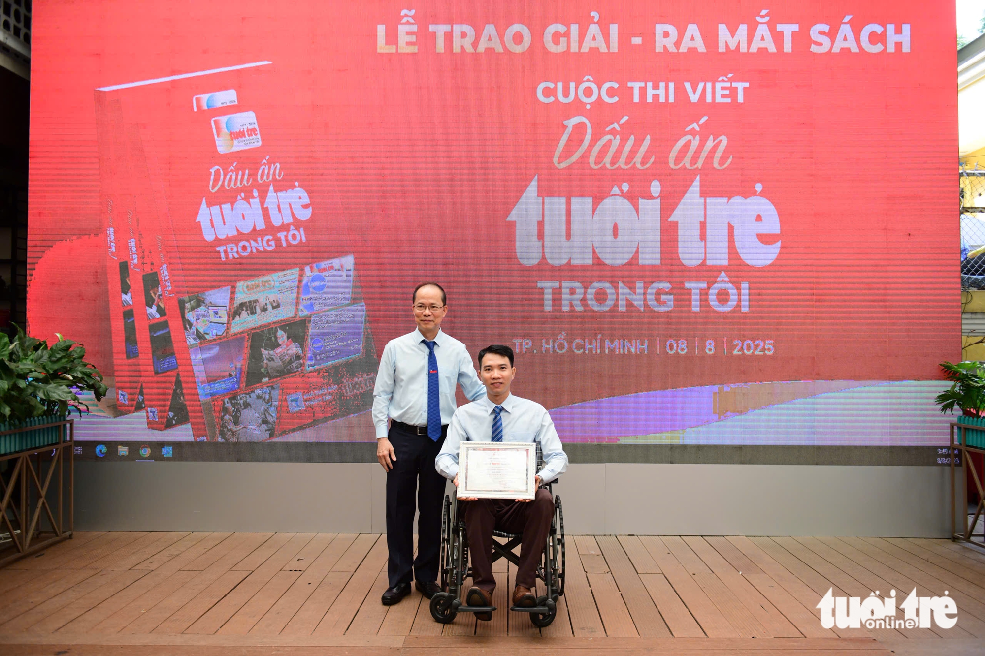 Απονέμοντας το Αποτύπωμα της Νεότητας μέσα μου: Η νεότητα με κάνει να μην τολμάω να ζήσω μια κακή ζωή - Φωτογραφία 4. Trao giải Dấu ấn Tuổi Trẻ trong tôi: Tuổi Trẻ khiến tôi không dám sống xấu đi- Ảnh 4.