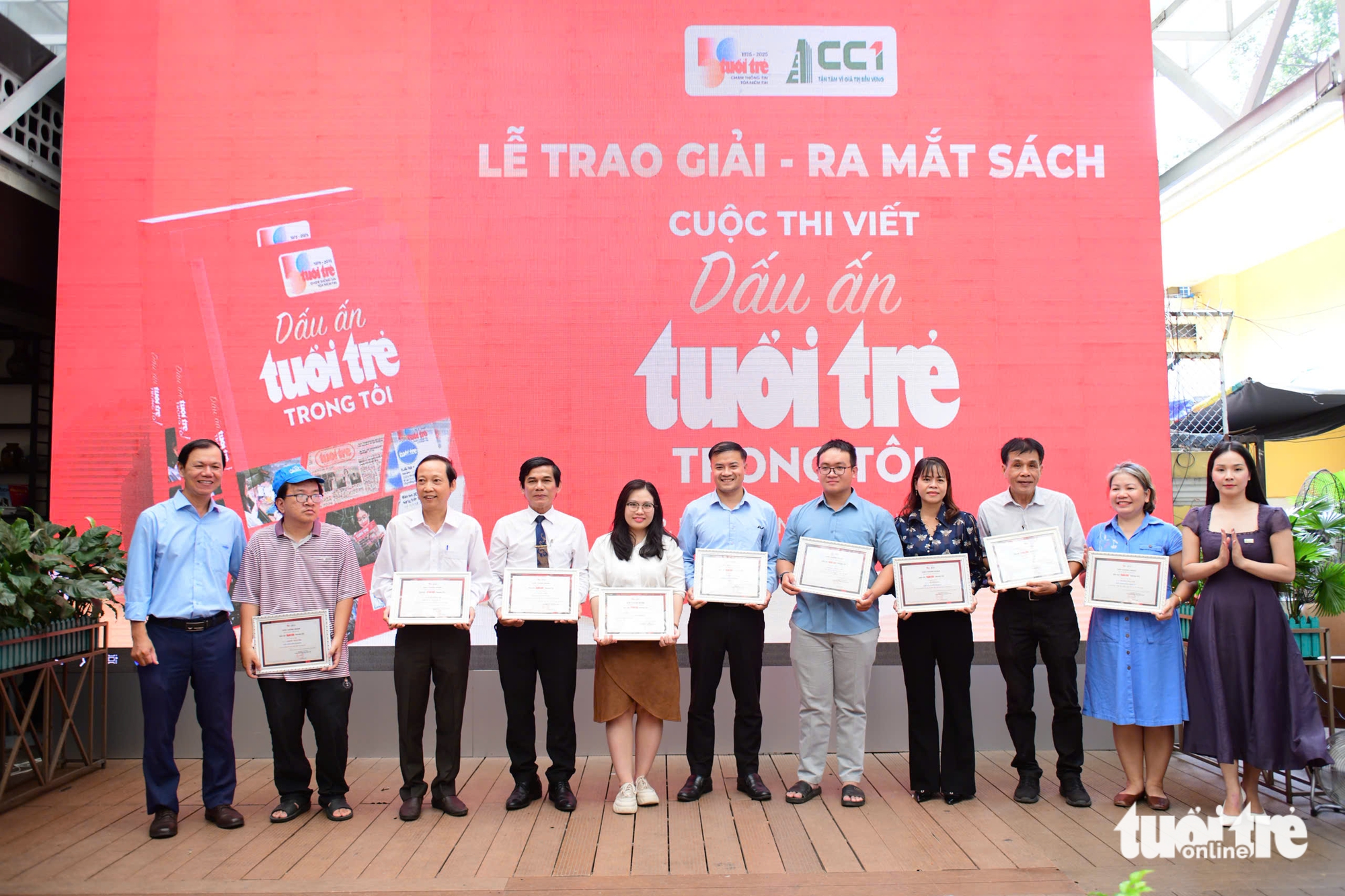 Απονέμοντας το Αποτύπωμα της Νεότητας μέσα μου: Η νεότητα με κάνει να μην τολμώ να ζήσω μια κακή ζωή - Φωτογραφία 6. Trao giải Dấu ấn Tuổi Trẻ trong tôi: Tuổi Trẻ khiến tôi không dám sống xấu đi - Ảnh 6.