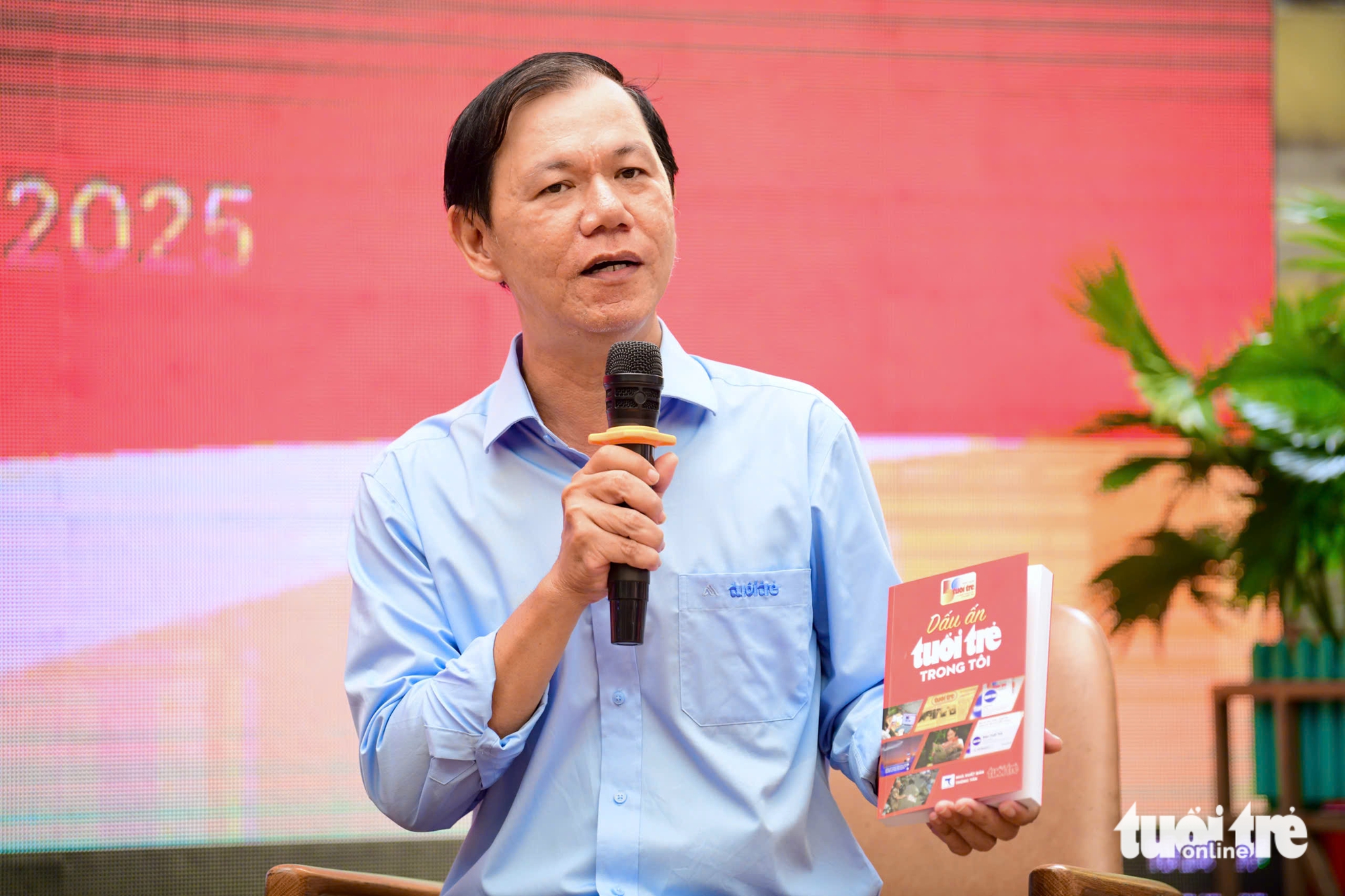 Απονέμοντας το Αποτύπωμα της Νεότητας μέσα μου: Η νεότητα με κάνει να μην τολμάω να ζήσω μια κακή ζωή - Φωτογραφία 10. Trao giải Dấu ấn Tuổi Trẻ trong tôi: Tuổi Trẻ khiến tôi không dám sống xấu đi- Ảnh 10.