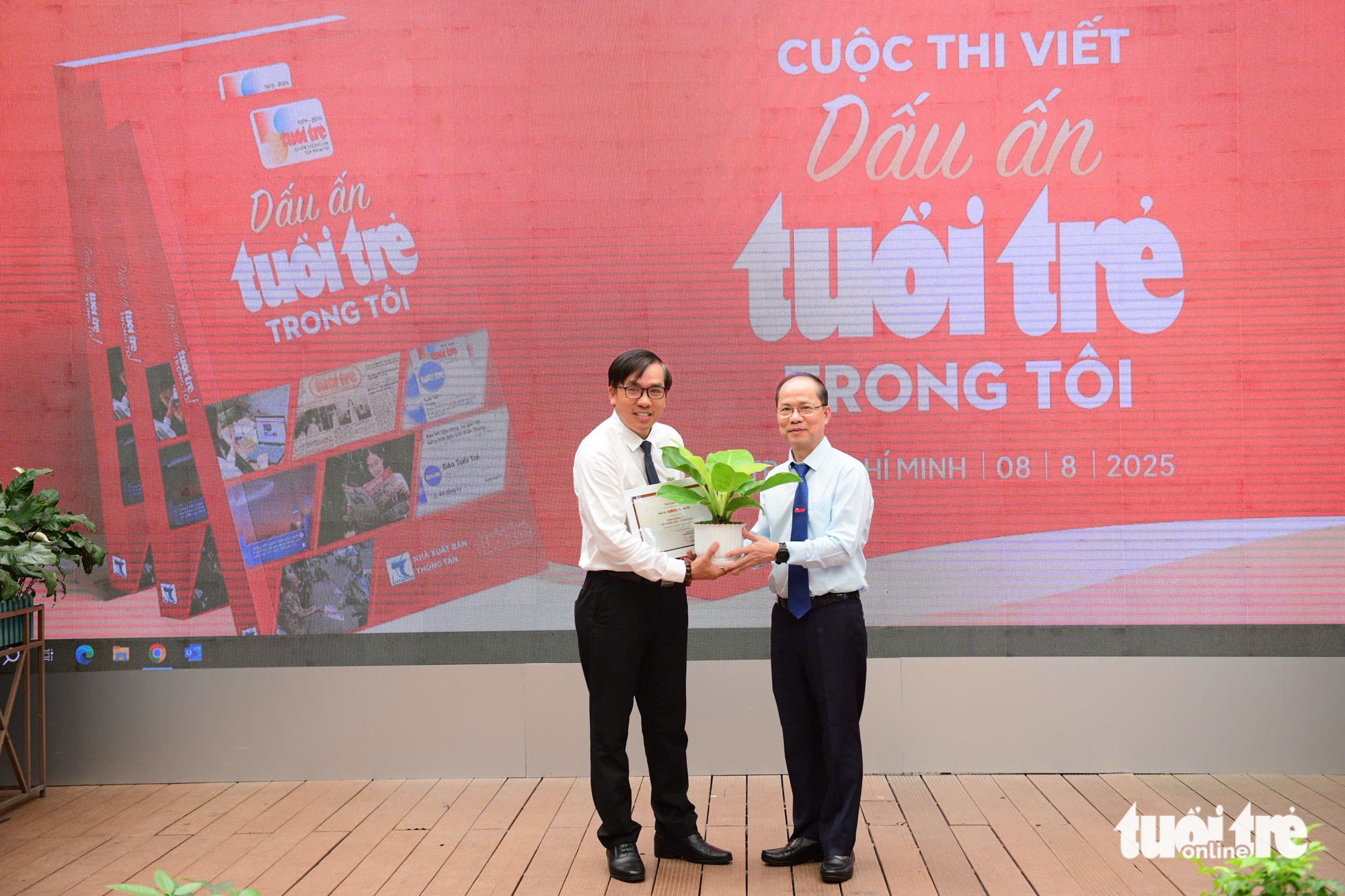 Απονέμοντας το Αποτύπωμα της Νεότητας μέσα μου: Η νεότητα με κάνει να μην τολμάω να ζήσω μια κακή ζωή - Φωτογραφία 11. Trao giải Dấu ấn Tuổi Trẻ trong tôi: Tuổi Trẻ khiến tôi không dám sống xấu đi - Ảnh 11.
