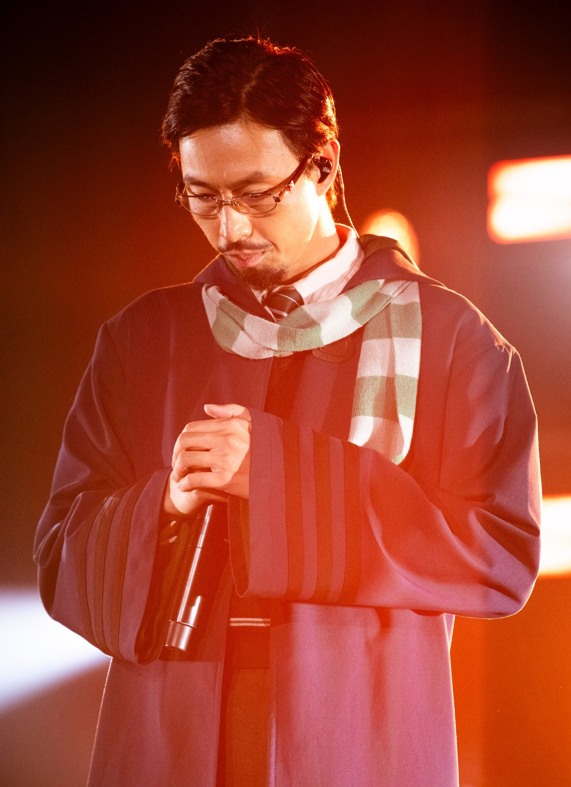 Ar trebui să ne pară rău pentru Den? - Fotografia 2. Đen - Ảnh 4.