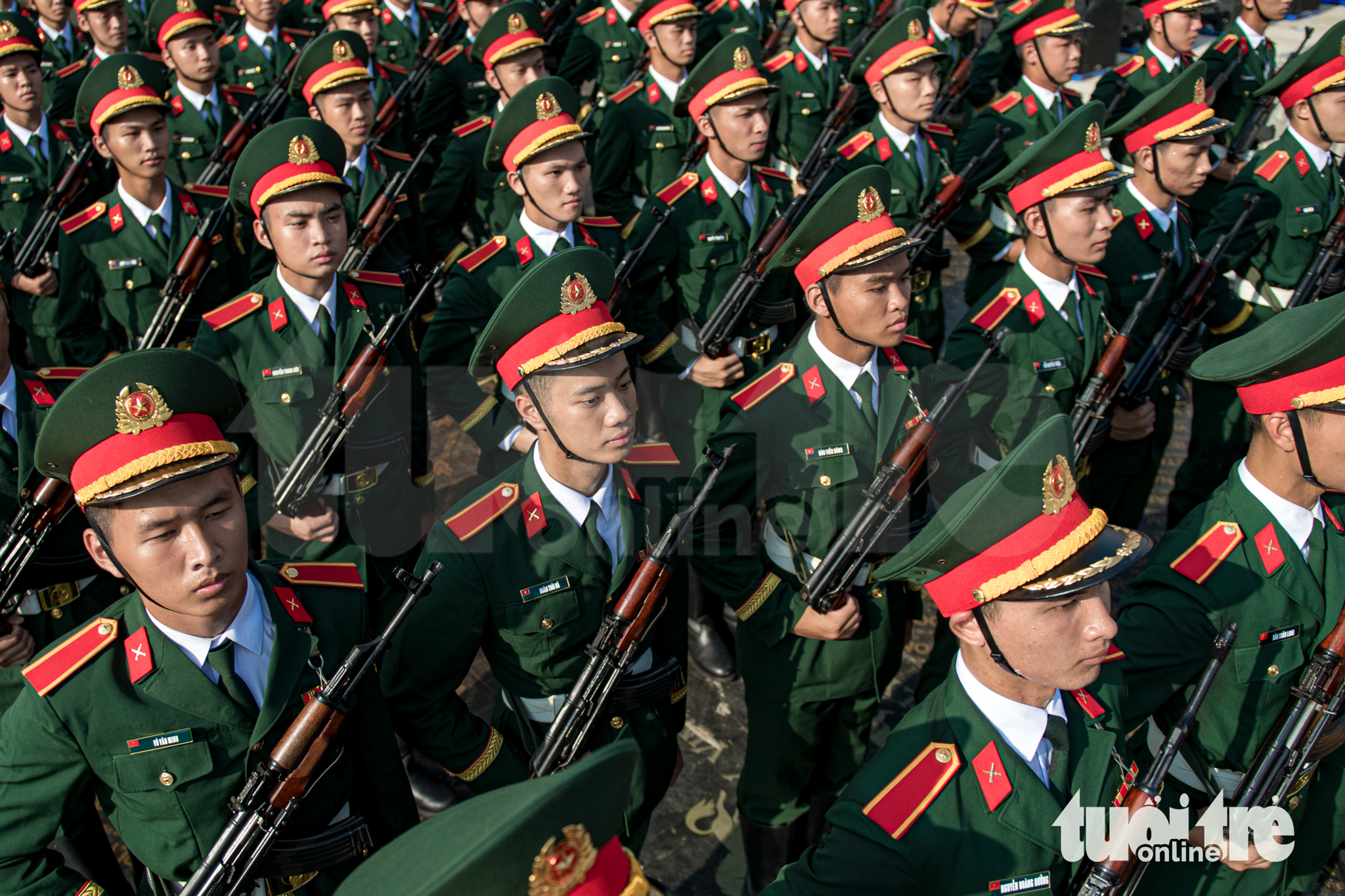 68 soldats de l'École des officiers de l'armée 1 s'entraînent à