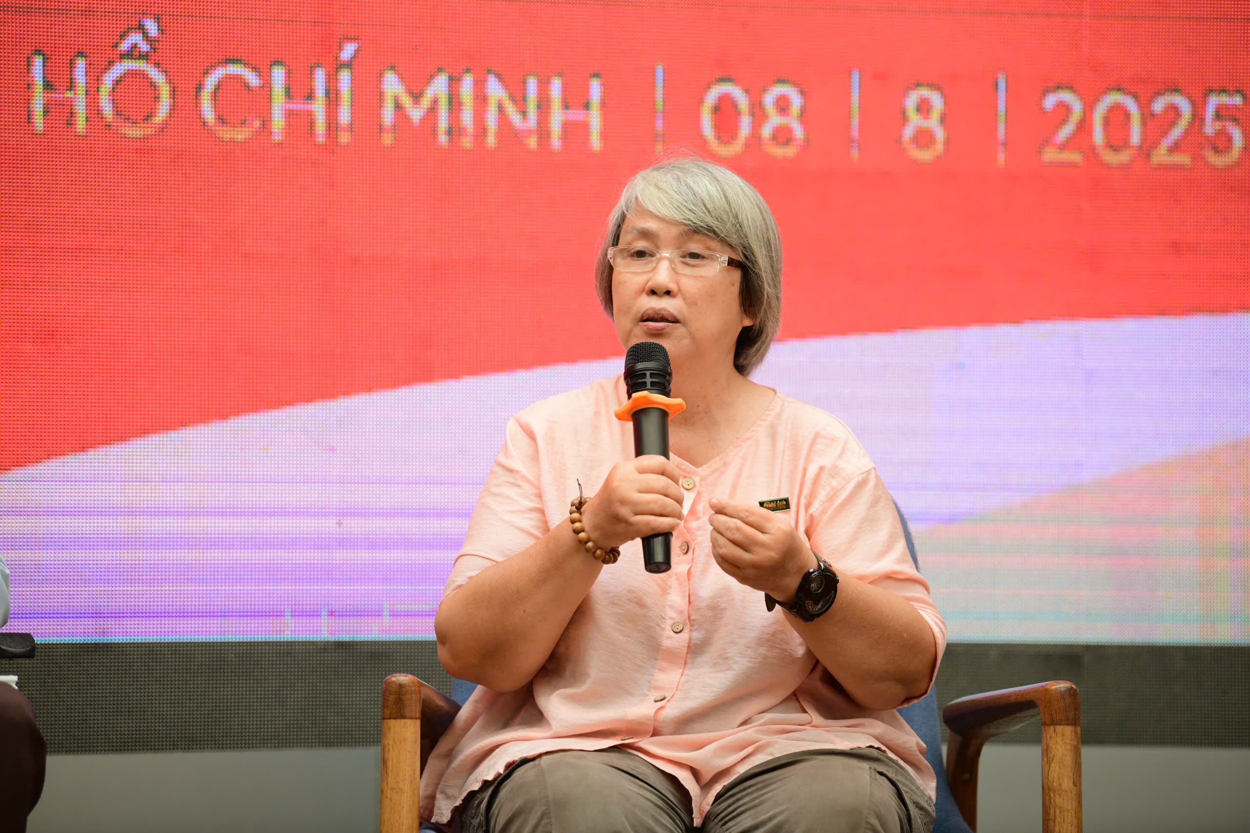 Απονέμοντας το Αποτύπωμα της Νεότητας μέσα μου: Η νεότητα με κάνει να μην τολμάω να ζήσω μια κακή ζωή - Φωτογραφία 8. Trao giải Dấu ấn Tuổi Trẻ trong tôi: Tuổi Trẻ khiến tôi không dám sống xấu đi- Ảnh 8.