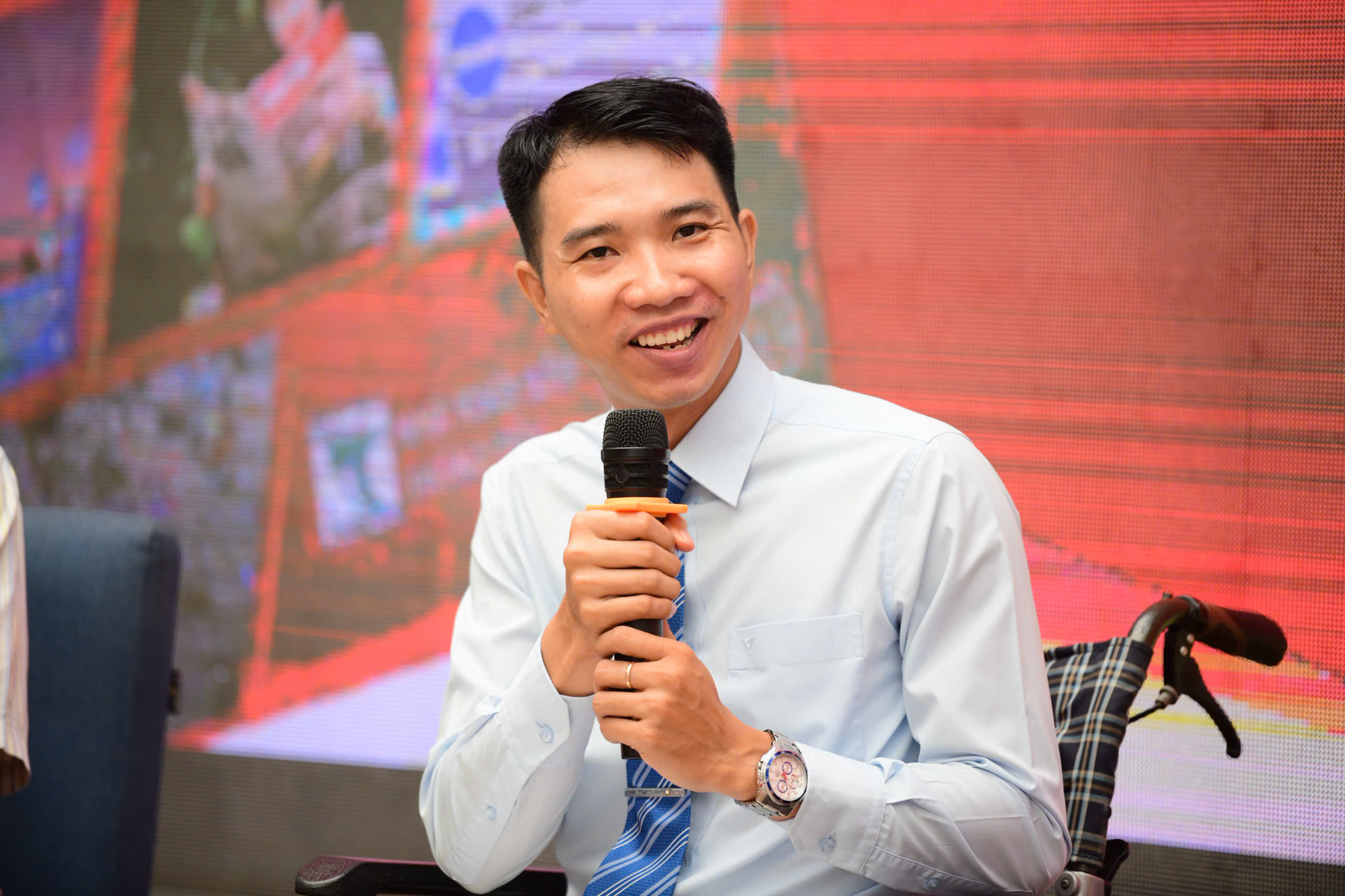 Απονέμοντας το Αποτύπωμα της Νεότητας μέσα μου: Η νεότητα με κάνει να μην τολμώ να ζήσω μια κακή ζωή - Φωτογραφία 7. Trao giải Dấu ấn Tuổi Trẻ trong tôi: Tuổi Trẻ khiến tôi không dám sống xấu đi- Ảnh 7.