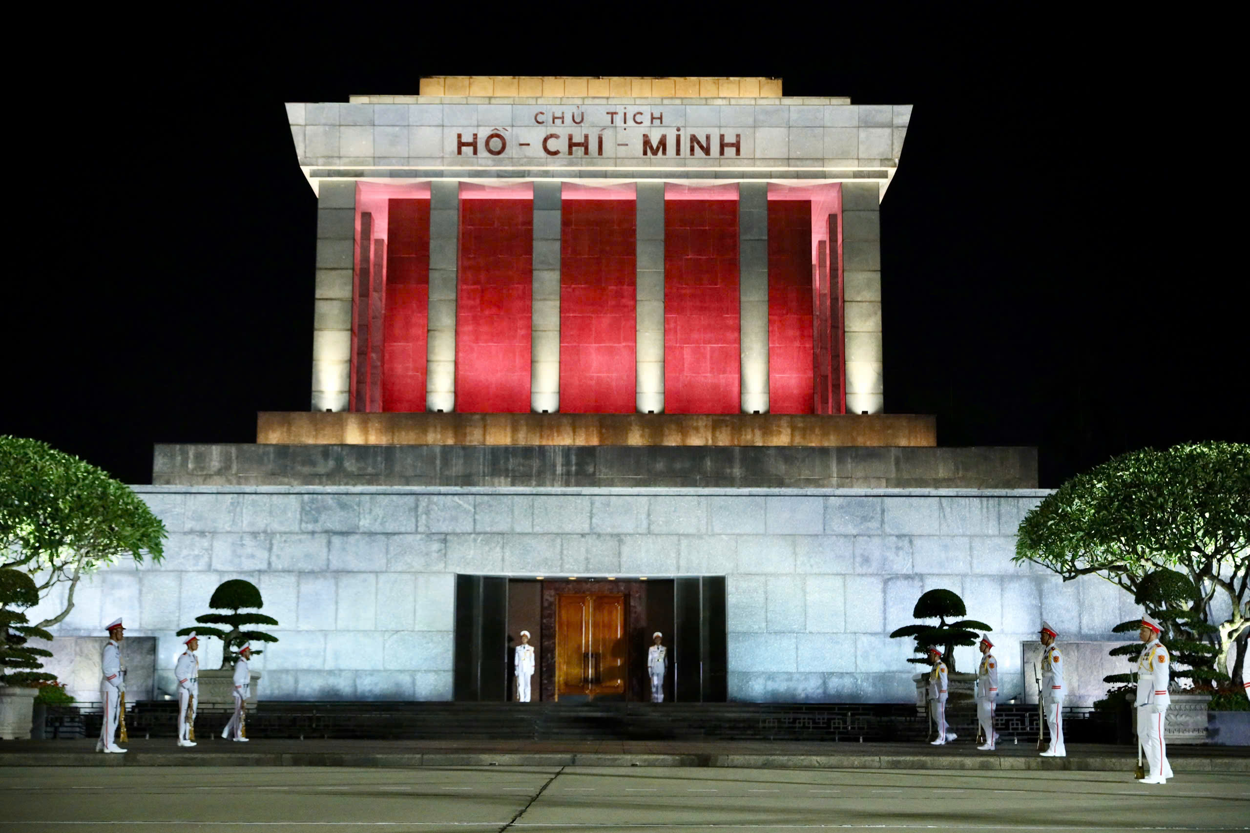 Tổng Bí thư Tô Lâm dự chương trình nghệ thuật chính luận hùng tráng ‘Dưới cờ vinh quang’ - Ảnh 2. Tổng Bí thư Tô Lâm dự chương trình nghệ thuật chính luận hùng tráng ‘Dưới cờ vinh quang’ - Ảnh 2.