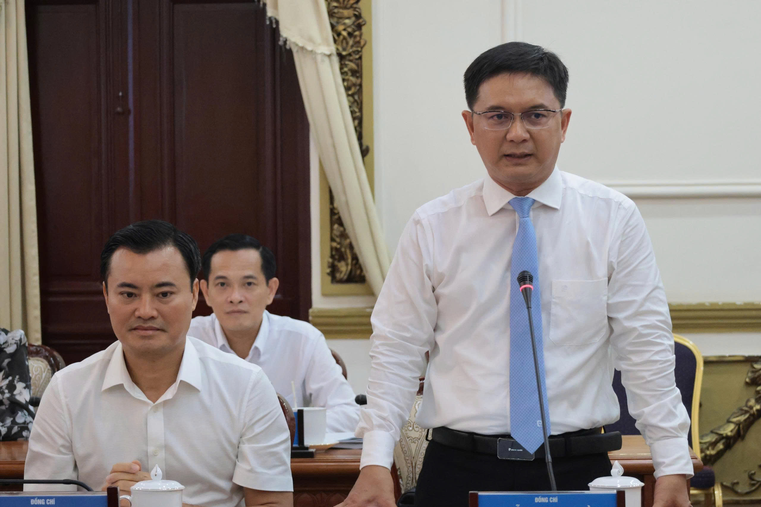 Trao quyết định phê chuẩn phó chủ tịch UBND TP.HCM cho ông Nguyễn Mạnh Cường - Ảnh 2.