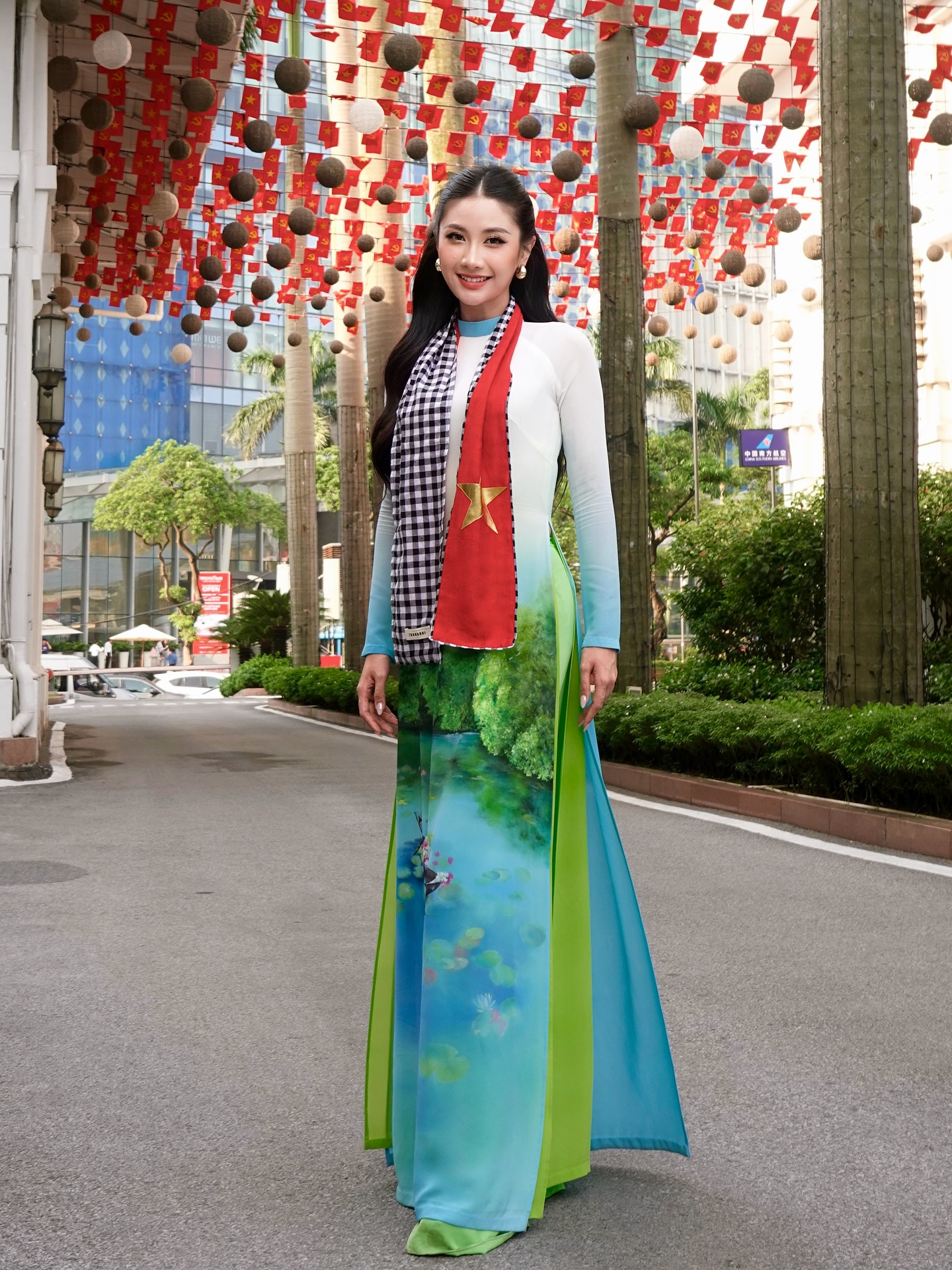 Sash Factor dự đoán hoa hậu Phương Linh vào top 10, người đẹp Myanmar đăng quang Miss Cosmo 2025 - Ảnh 2. Miss Cosmo - Ảnh 2.