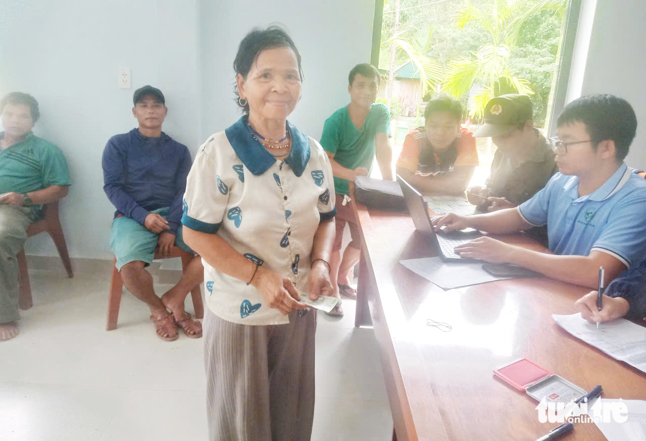 Xuyên lễ trao tiền quà Quốc khánh 2-9 cho người dân ở Đà Nẵng - Ảnh 9.