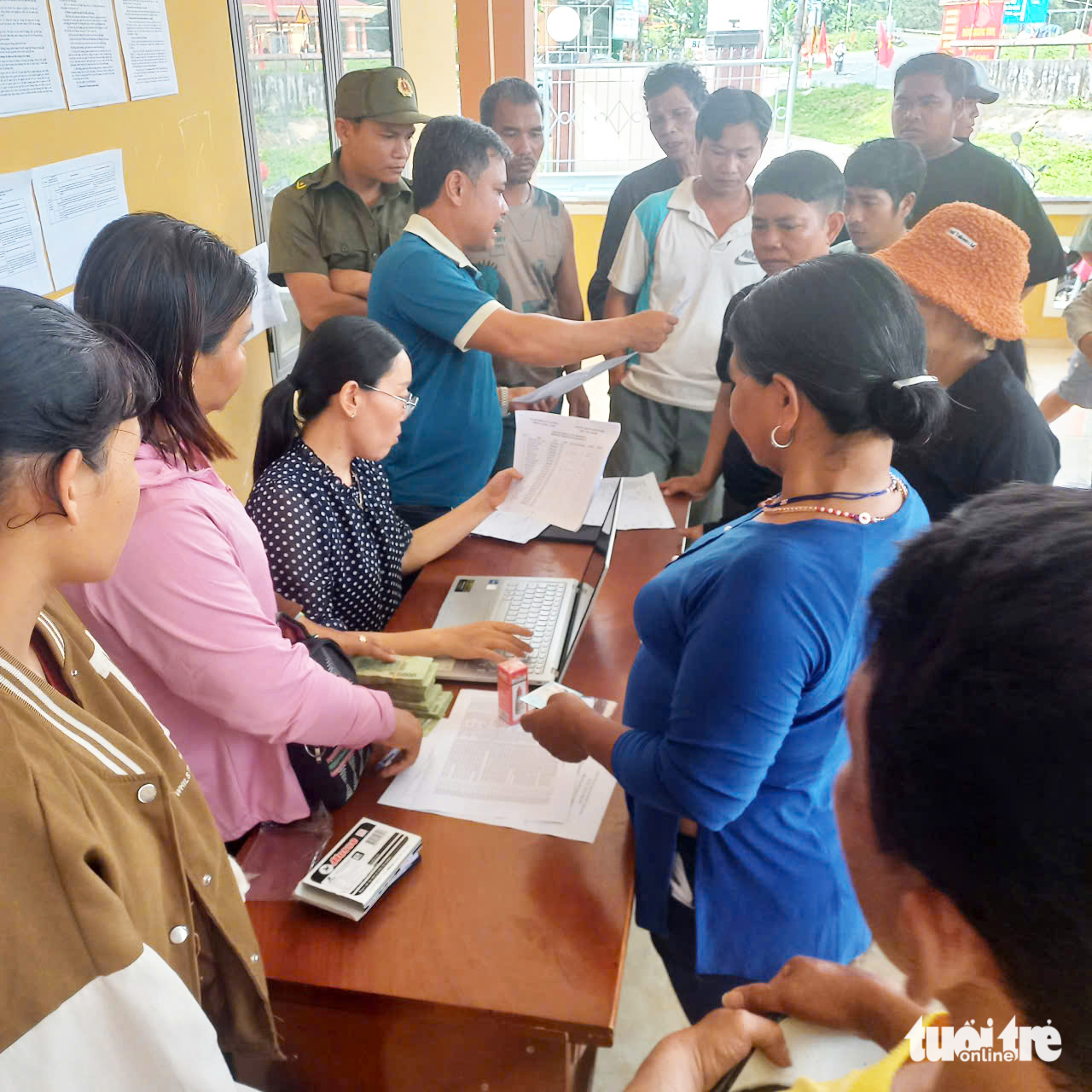 Xuyên lễ trao tiền quà Quốc khánh 2-9 cho người dân ở Đà Nẵng - Ảnh 10.