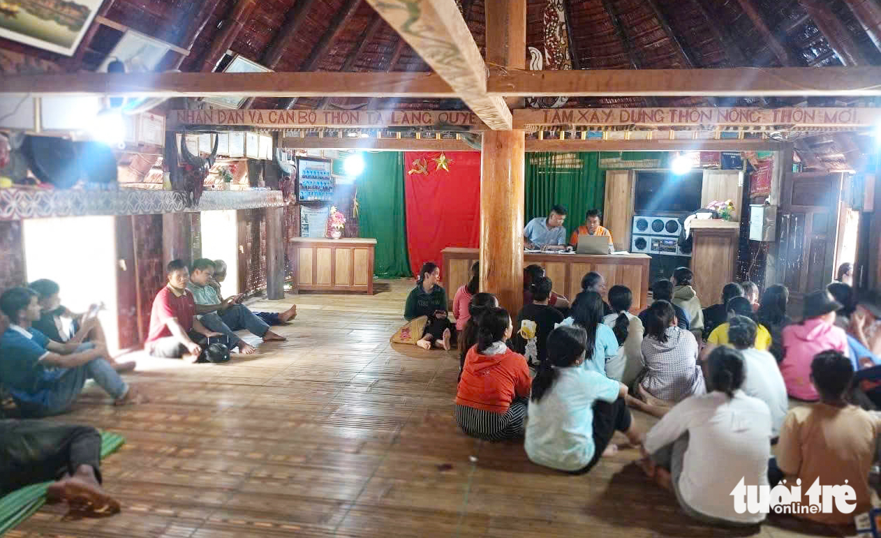 Xuyên lễ trao tiền quà Quốc khánh 2-9 cho người dân ở Đà Nẵng - Ảnh 11.