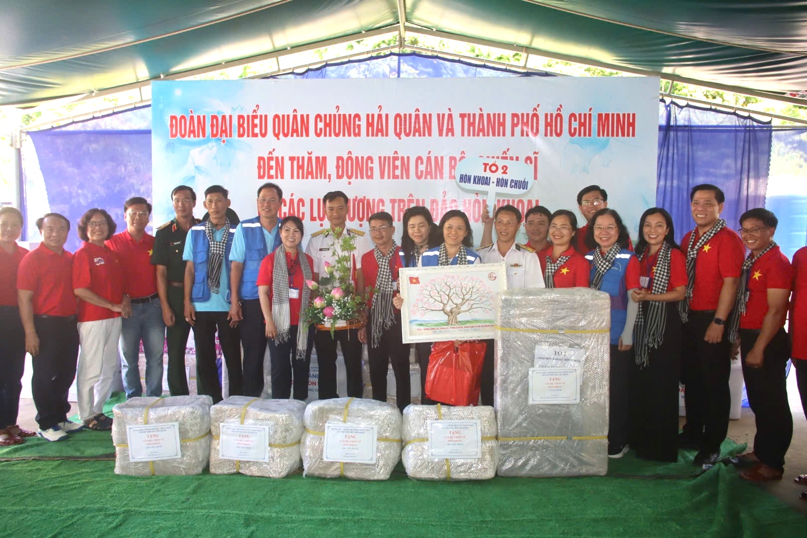 Ấm áp nghĩa tình với đảo xa Hòn Khoai, Hòn Chuối - Ảnh 1.
