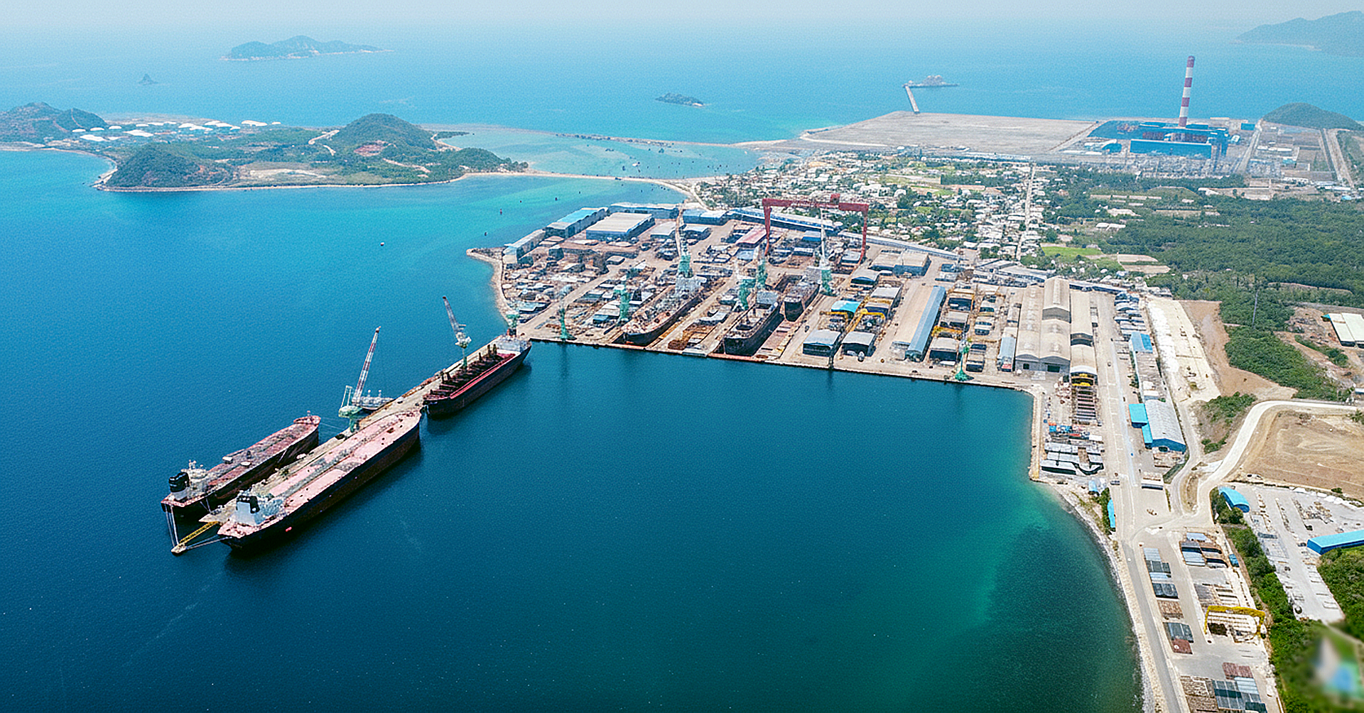 Chấp thuận nhà đầu tư 2 khu đô thị tổng vốn gần 70.000 tỉ đồng tại Khu kinh tế Vân Phong - Ảnh 1.