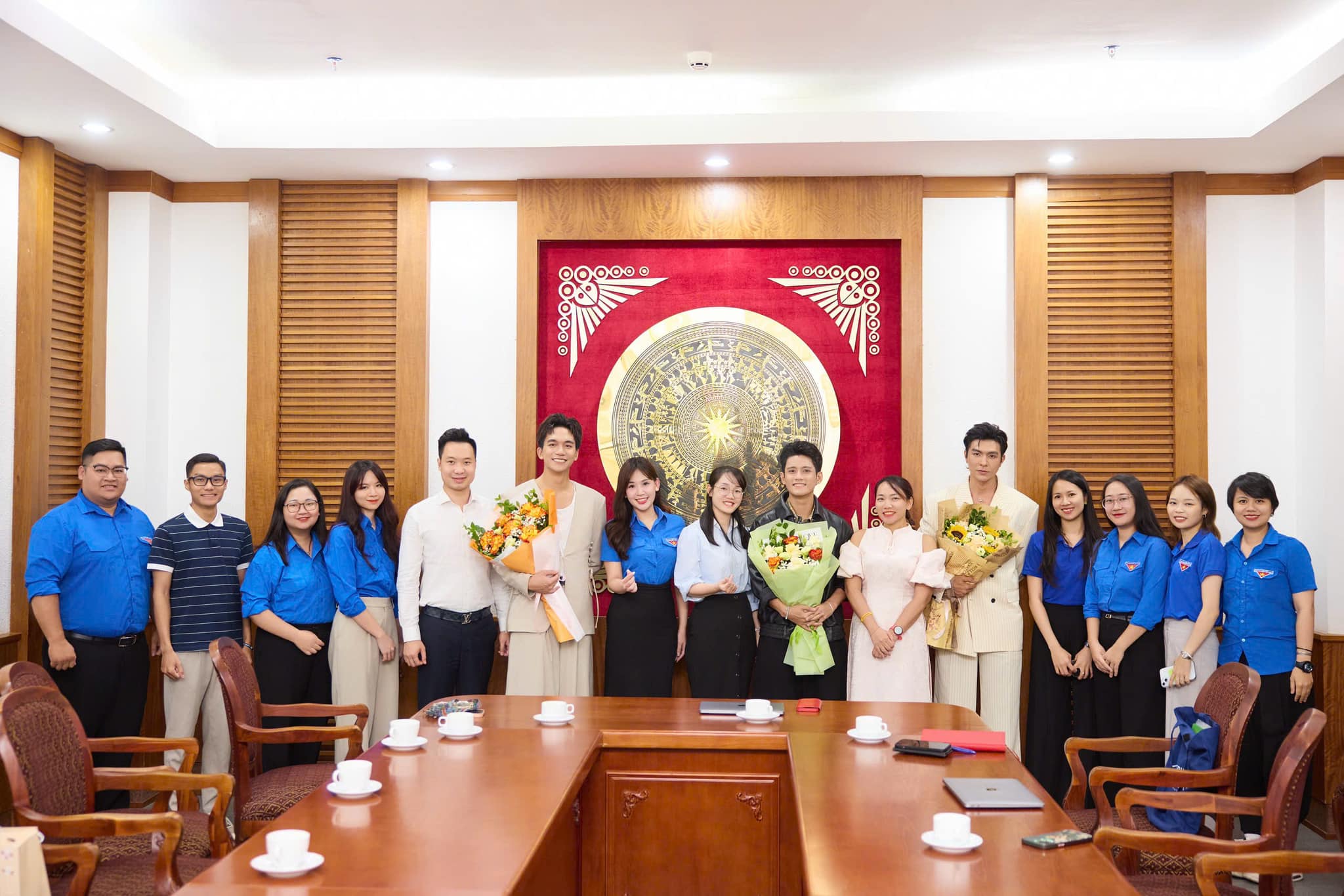 Mưa đỏ - Ảnh 1.