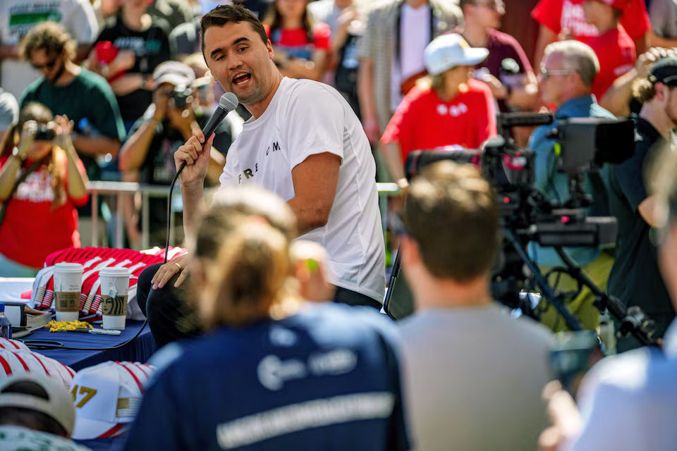 Conservative influencer Charlie Kirk shot dead, manhunt on for suspect- Ảnh 2.