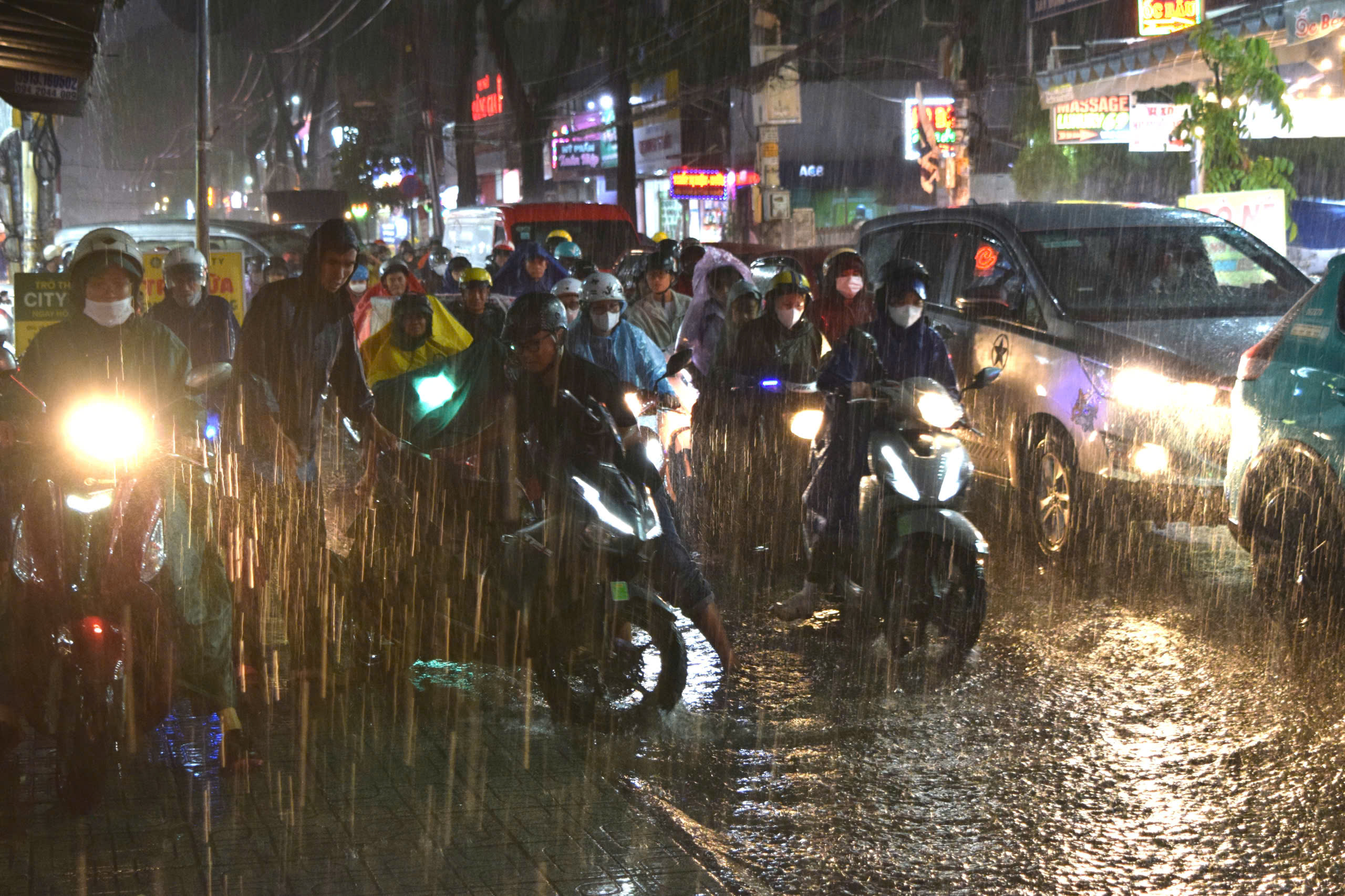 mưa - Ảnh 3.