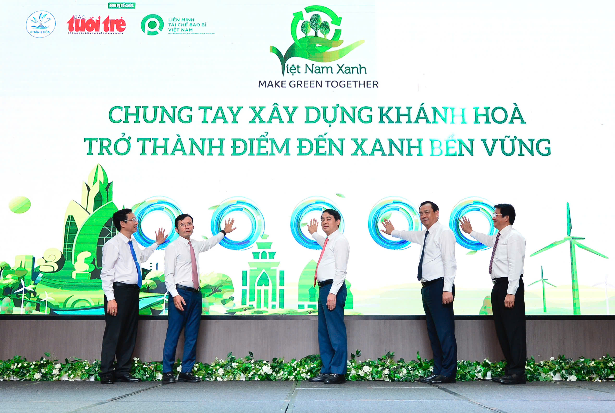 ធ្វើសកម្មភាពរួមគ្នាដើម្បីពណ៌បៃតង Khanh Hoa - រូបថត ១. việt nam xanh - Ảnh 1.