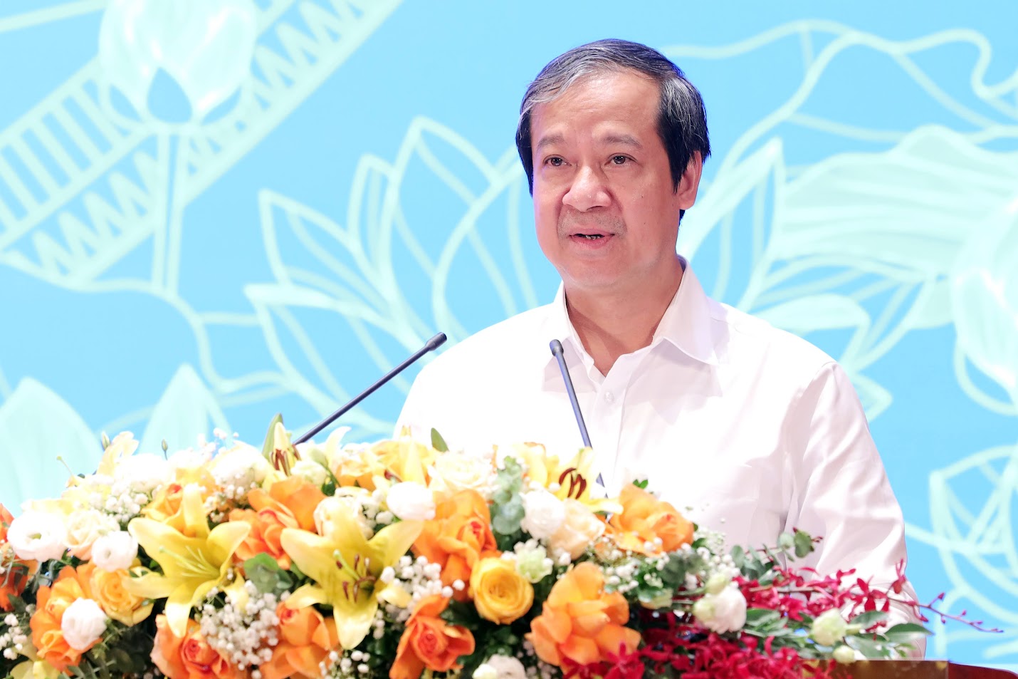 Thứ trưởng Phạm Ngọc Thưởng phụ trách giáo dục phổ thông - Ảnh 1.