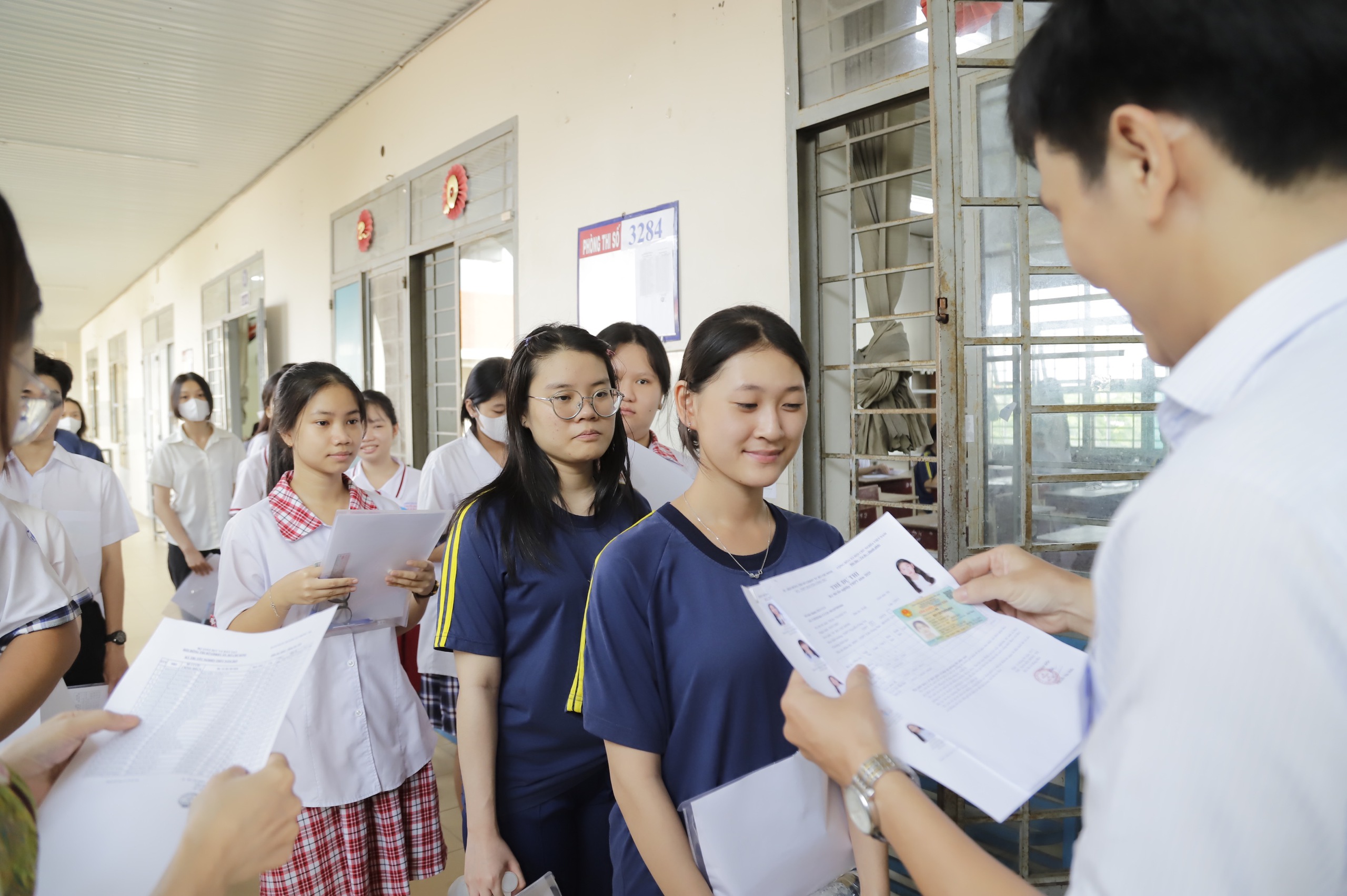 Bộ Y tế yêu cầu hỗ trợ, xác nhận kịp thời thí sinh bị bệnh, tai nạn trong kỳ thi THPT - Ảnh 1.