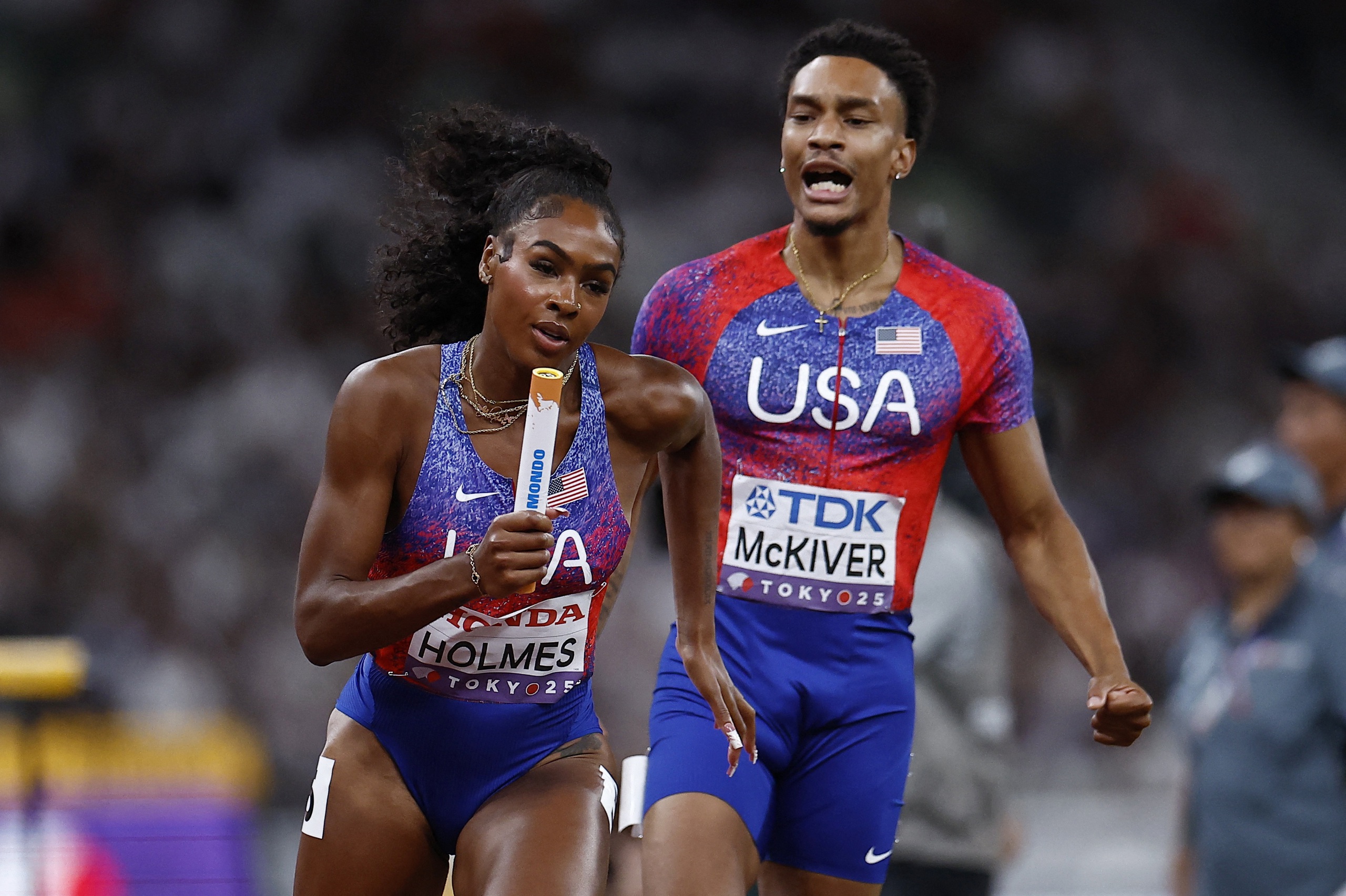 Mỹ cho Trung Quốc 'hít khói' trong ngày đầu giải điền kinh thế giới - Ảnh 1.