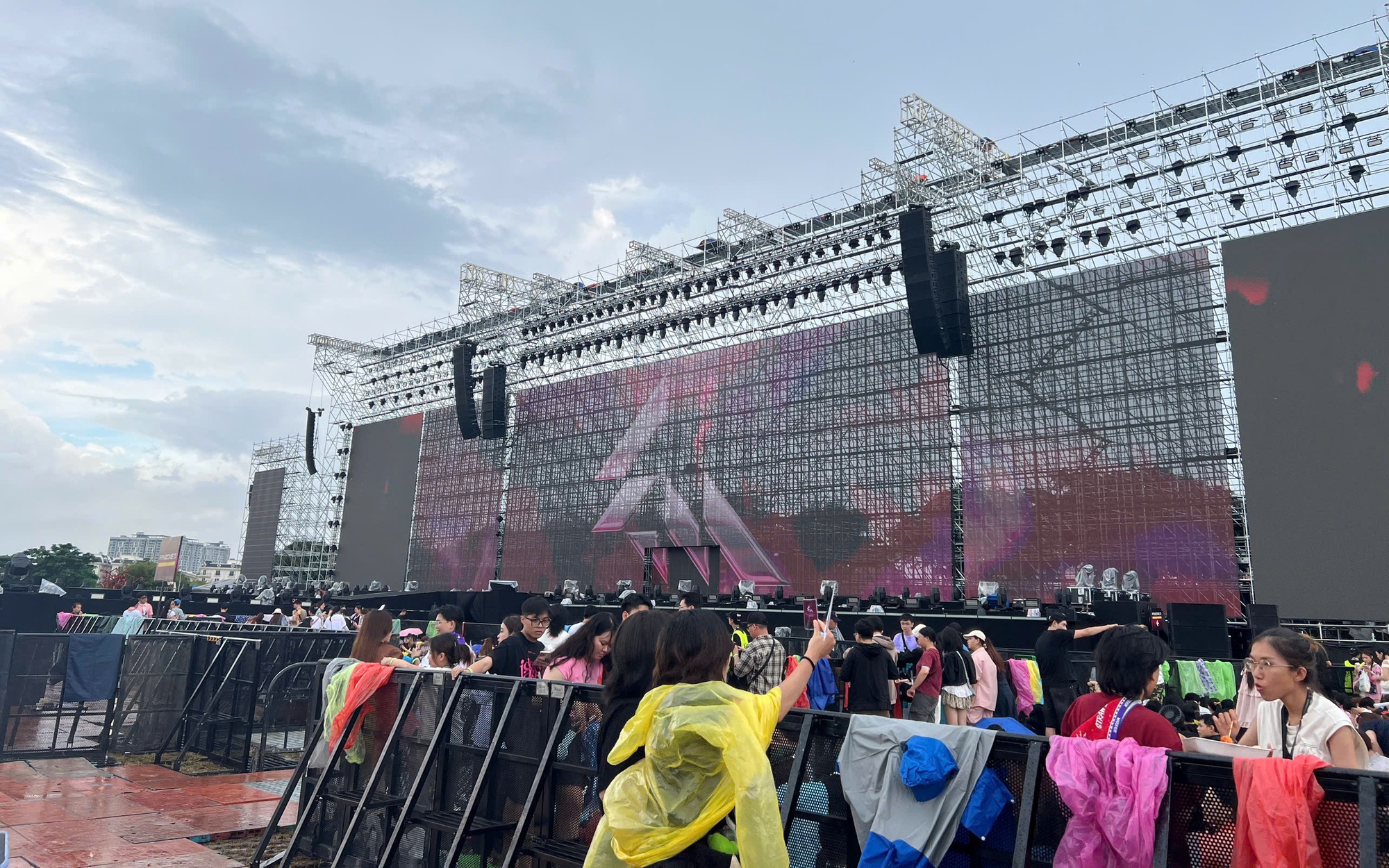 Couple hot nhất concert Em xinh say hi gọi tên Bích Phương-Tăng Duy Tân- Ảnh 2.