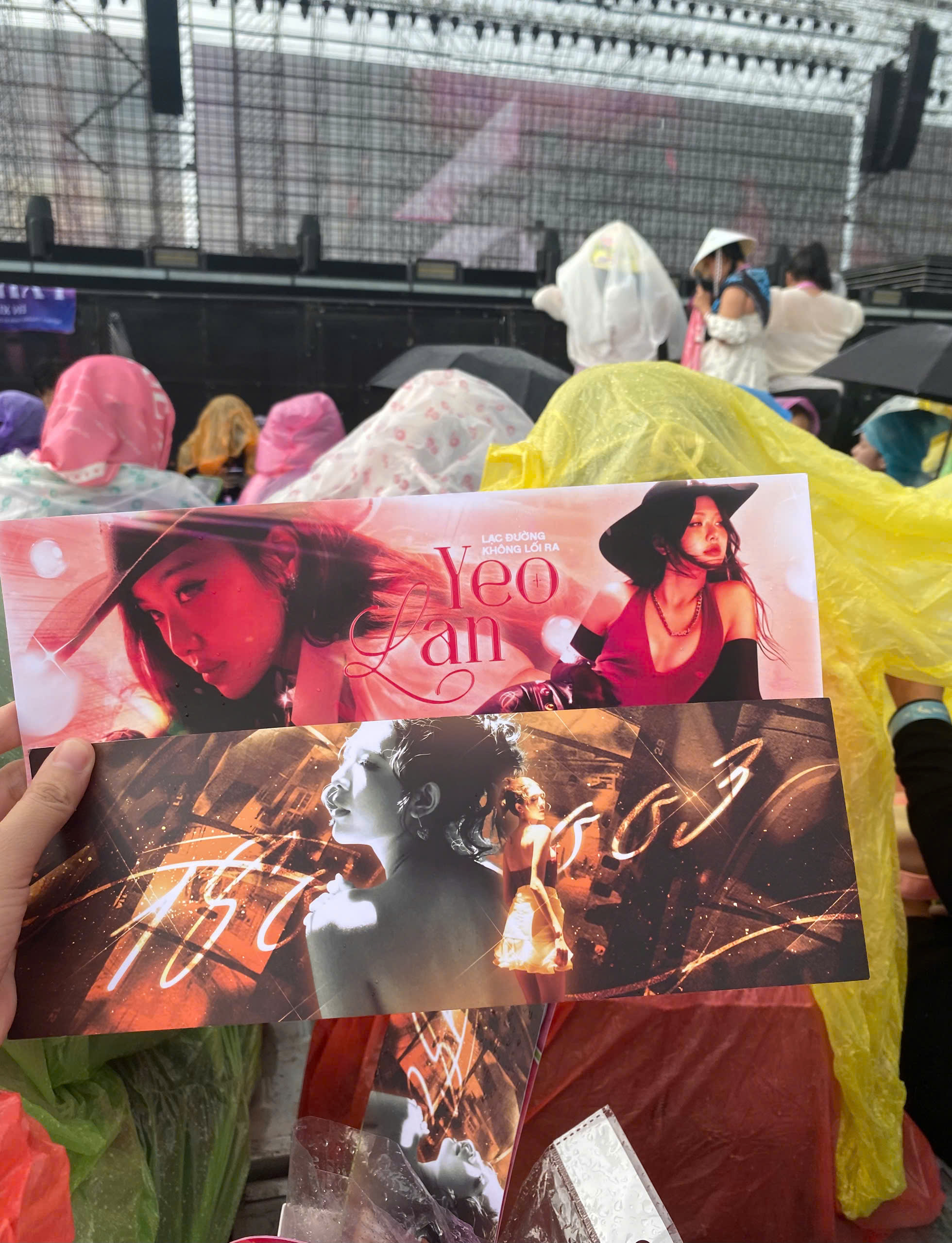 Khán giả thích thú check-in trước thềm concert Em xinh say hi - Ảnh 3.