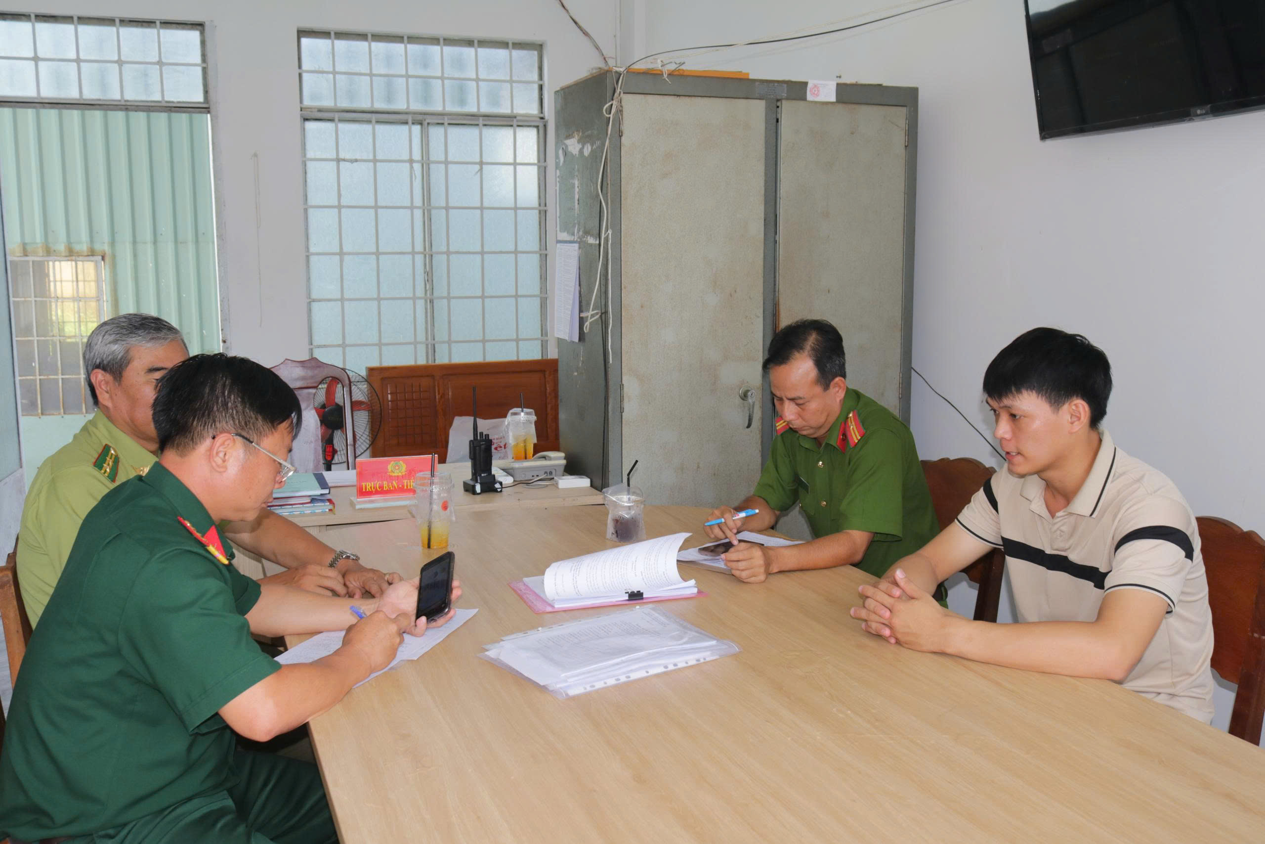 Trại rắn Đồng Tâm tiếp nhận 2 con rái cá quý hiếm, mong nhân giống - Ảnh 1.