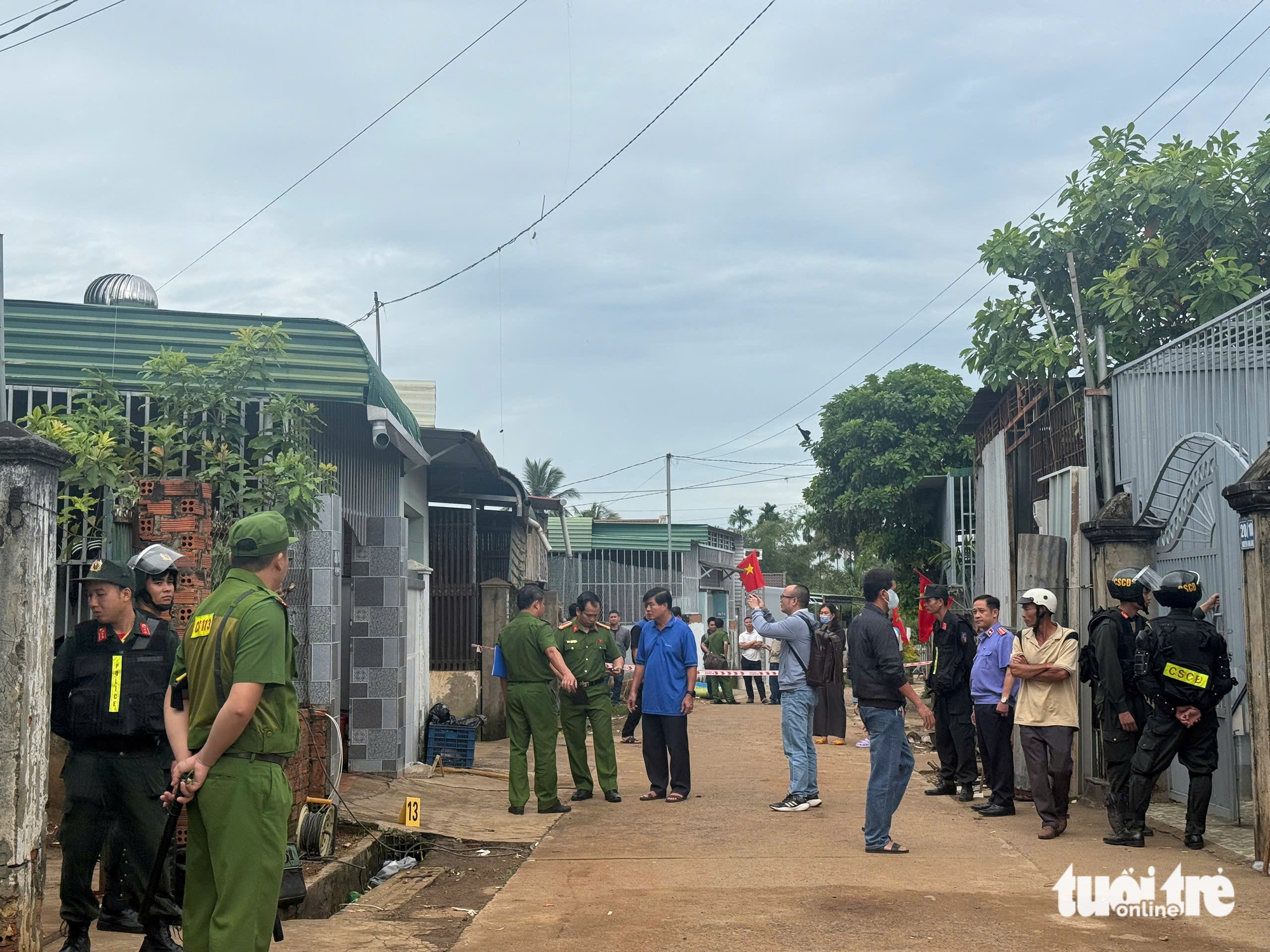 Dùng áo chống nắng phụ nữ để ngụy trang, kẻ gây thảm án ở Đắk Lắk vẫn bị bắt- Ảnh 1. thảm án tại Đắk Lắk - Ảnh 1.