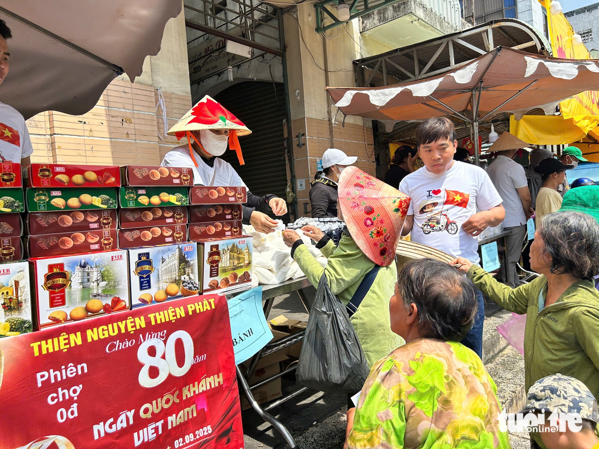 Phiên chợ độc lạ ở Hóc Môn không dùng tiền, thanh toán bằng phiếu - Ảnh 7.