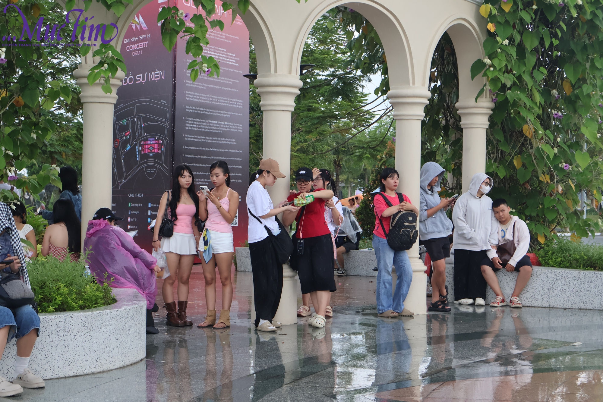 Khán giả thích thú check-in trước thềm concert Em xinh say hi - Ảnh 7.