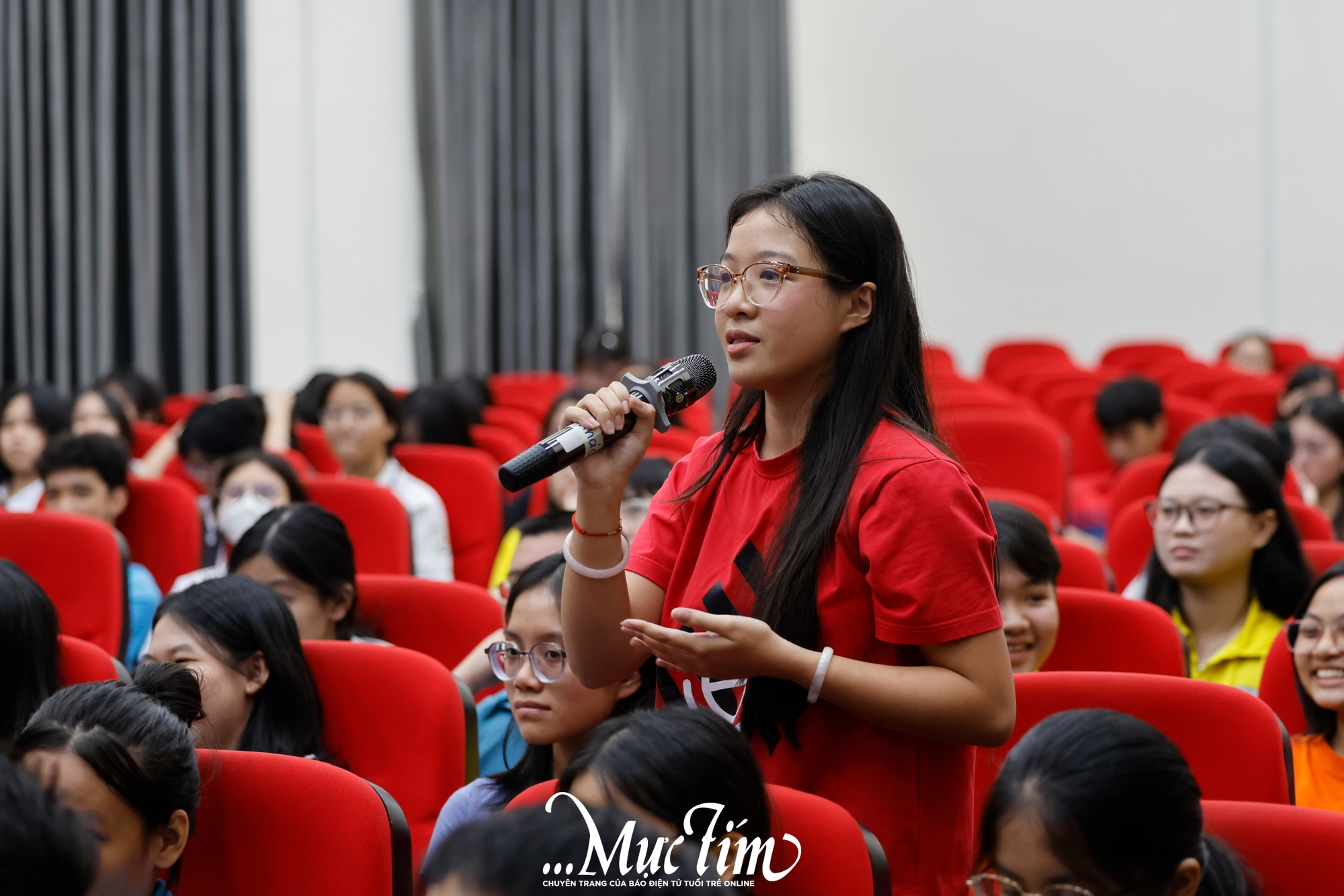 Giải mã tâm lý FOMO cùng câu lạc bộ tiếng Anh Trường THPT Bùi Thị Xuân - Ảnh 5.