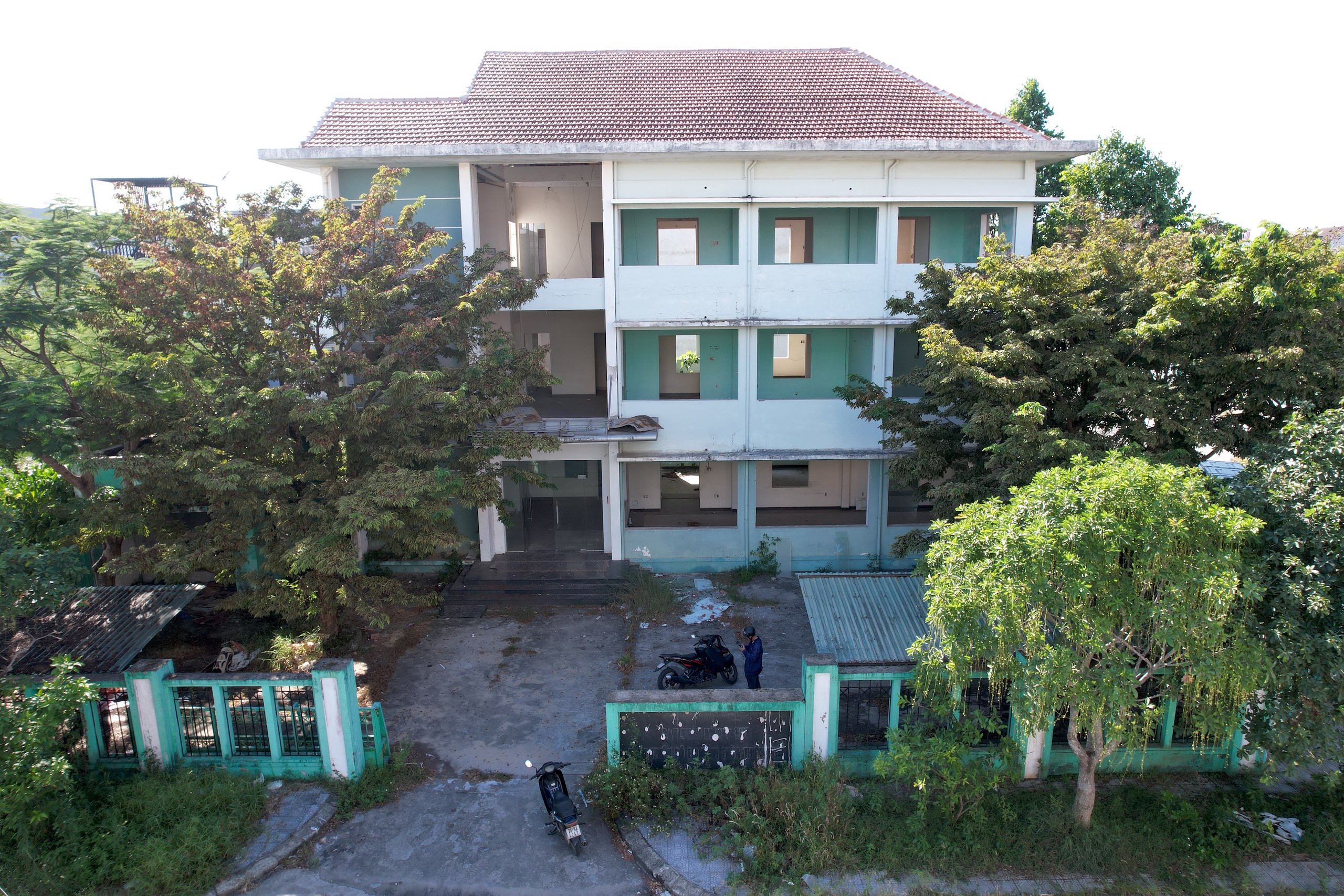 bỏ hoang - Ảnh 1.