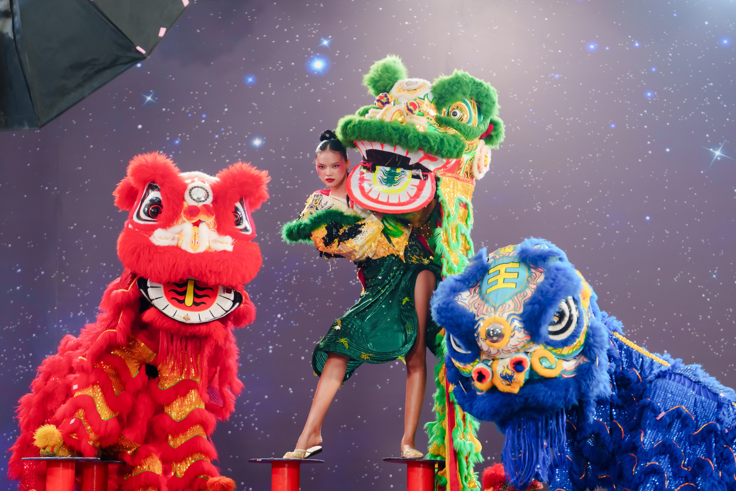 Top 8 Vietnam's Next Top Model chụp hình trên cột mai hoa thung cao, Ái Băng xin rút - Ảnh 3. Vietnam's Next Top Model - Ảnh 3.