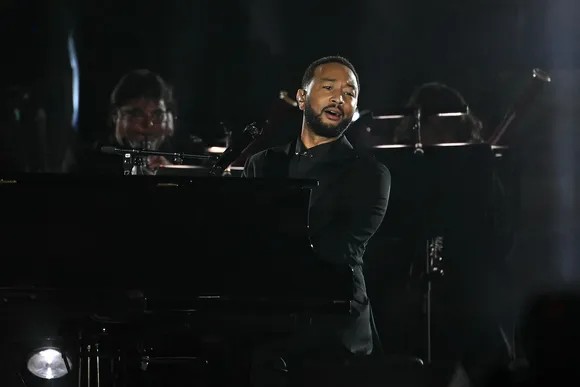 ভ্যাটিকান ইতিহাসের প্রথম কনসার্টের আয়োজন করেছে, দর্শনীয় ড্রোন শো - ছবি ৪। Vatican - Ảnh 4.