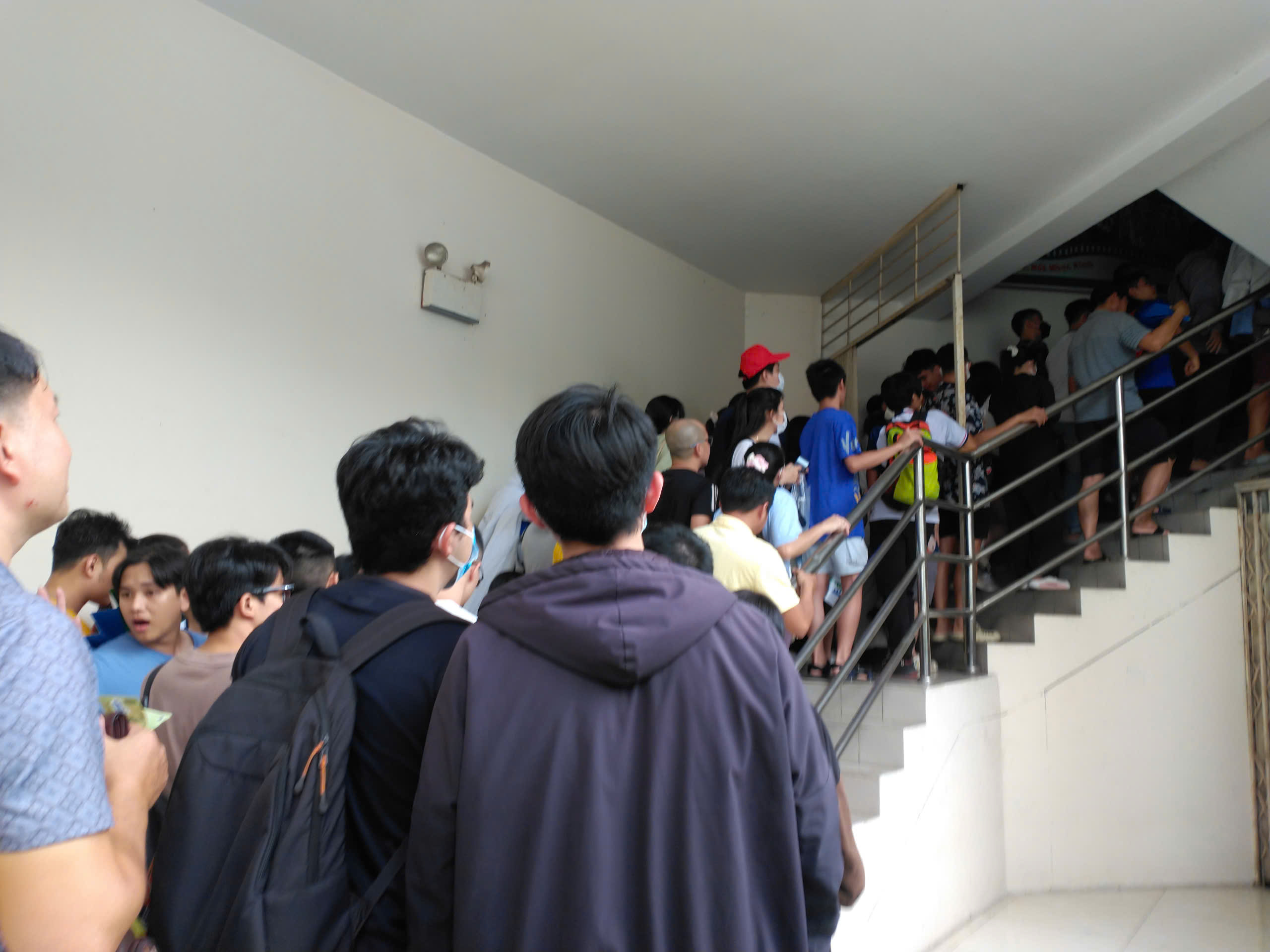 Vé 'chợ đen' trận chung kết Vietnam Open 2025 cao gấp 2 - 3 lần giá trị thật - Ảnh 4.