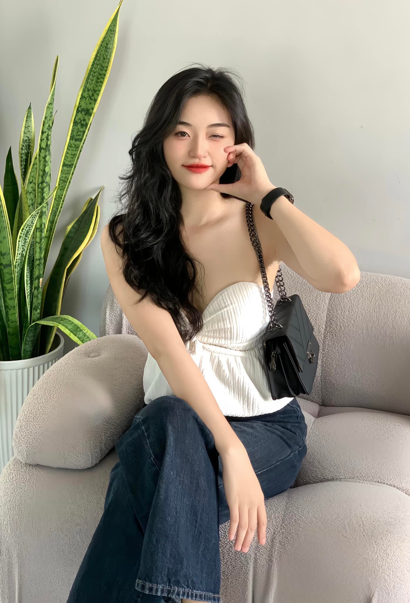 Ba làm thợ hồ, mẹ bán vé số nuôi ước mơ hoa hậu cho Nguyễn Thị Yến Nhi - Ảnh 9. Nguyễn Thị Yến Nhi - Ảnh 9.