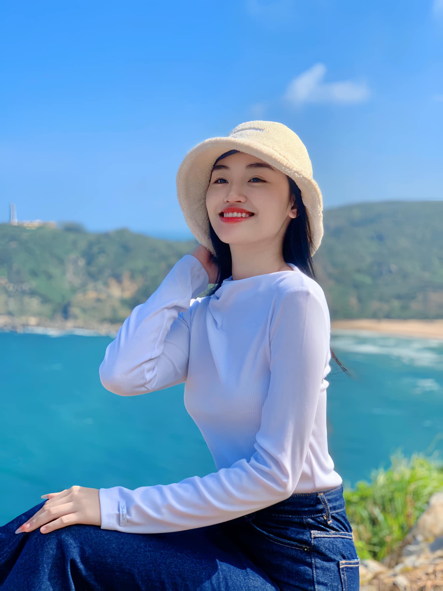 Ba làm thợ hồ, mẹ bán vé số nuôi ước mơ hoa hậu cho Nguyễn Thị Yến Nhi - Ảnh 15. Nguyễn Thị Yến Nhi - Ảnh 15.