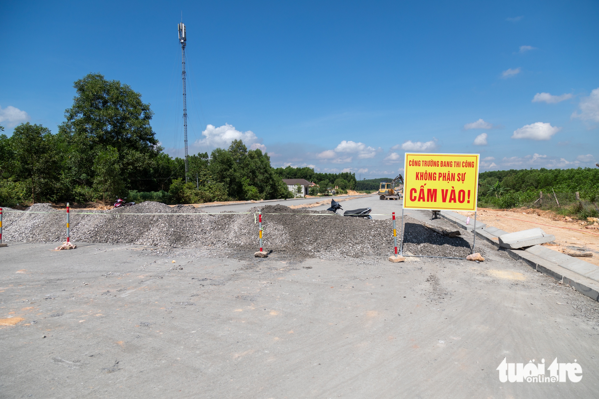 Dân nóng lòng 'chạy thử' tuyến đường 80 tỉ, nhà thầu cảnh báo nguy cơ mất an toàn - Ảnh 7.