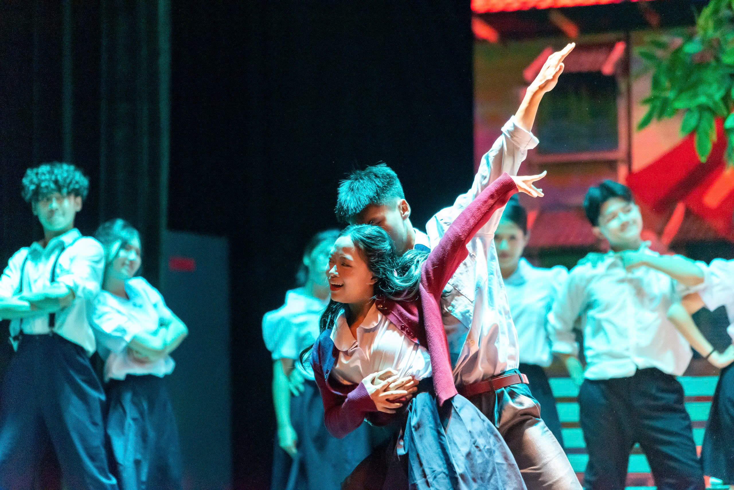 ประหลาดใจกับความคิดของนักเรียนเกี่ยวกับสงครามและ 'ความเจ็บปวดในสันติภาพ' - ภาพที่ 4 nỗi đau giữa hòa bình - Ảnh 2.